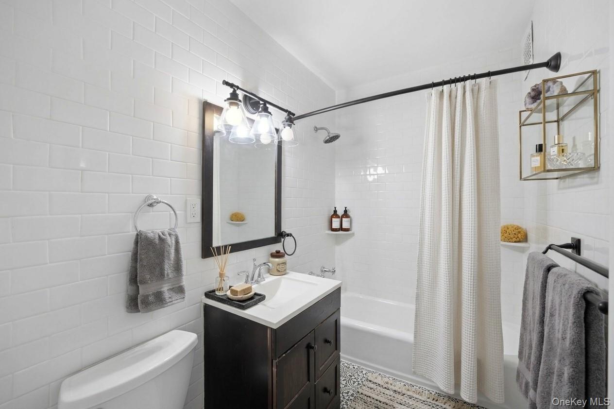 575 Grand Street, Unit E1505 photo 11