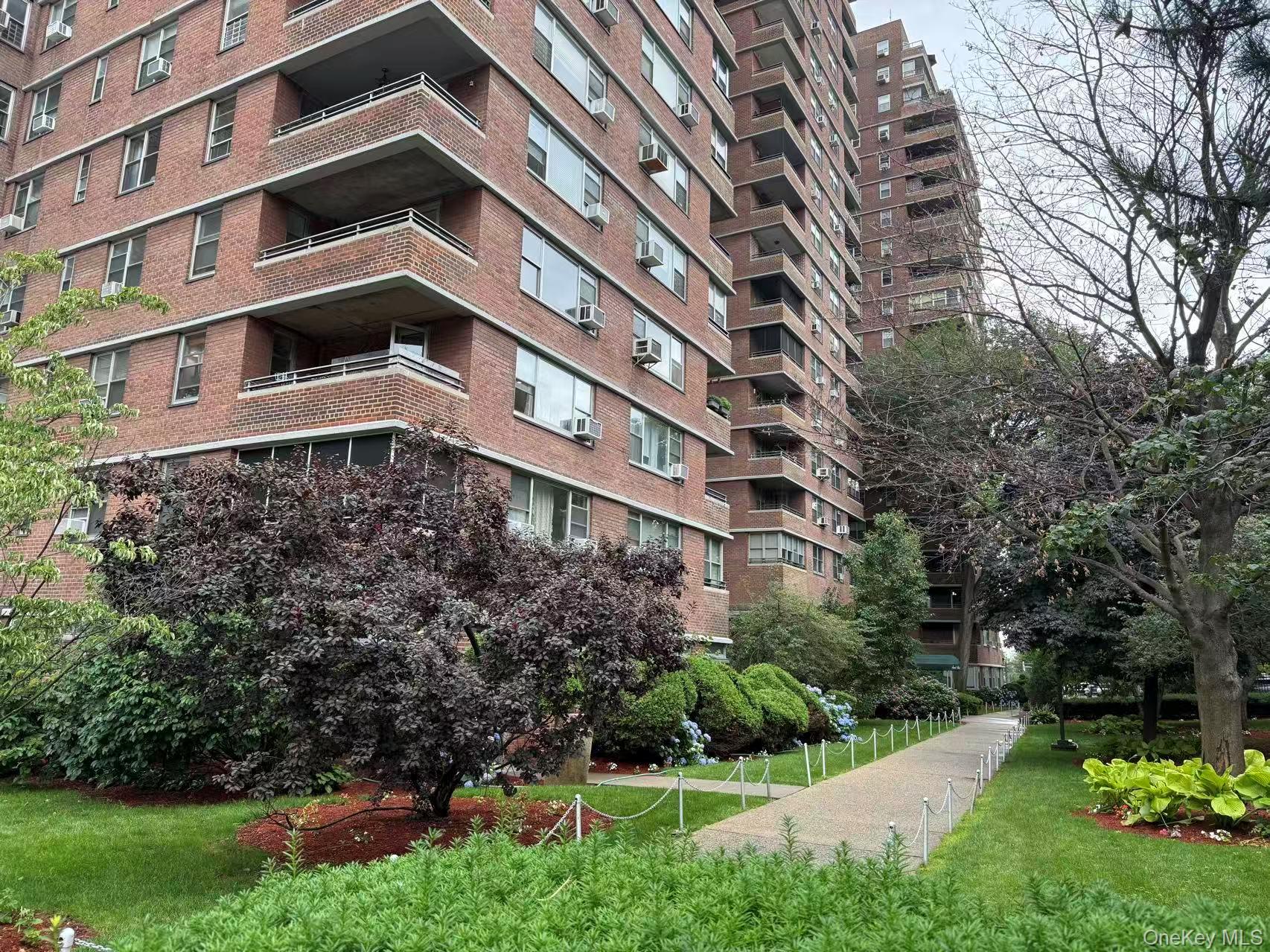 575 Grand Street, Unit E1505 photo 9