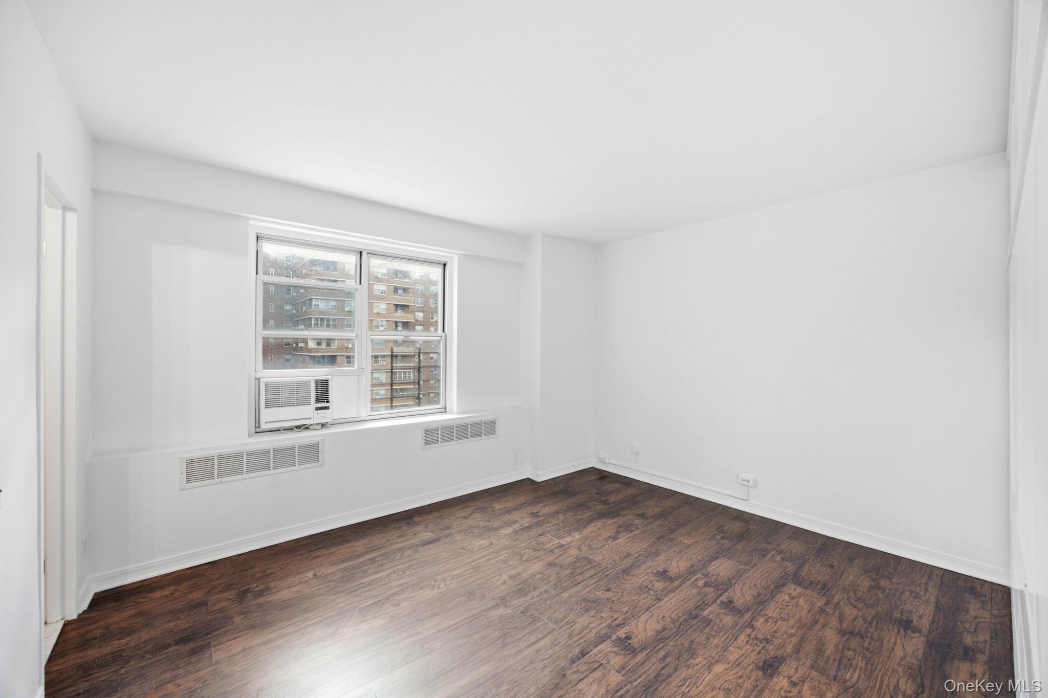 575 Grand Street, Unit E1505 photo 24