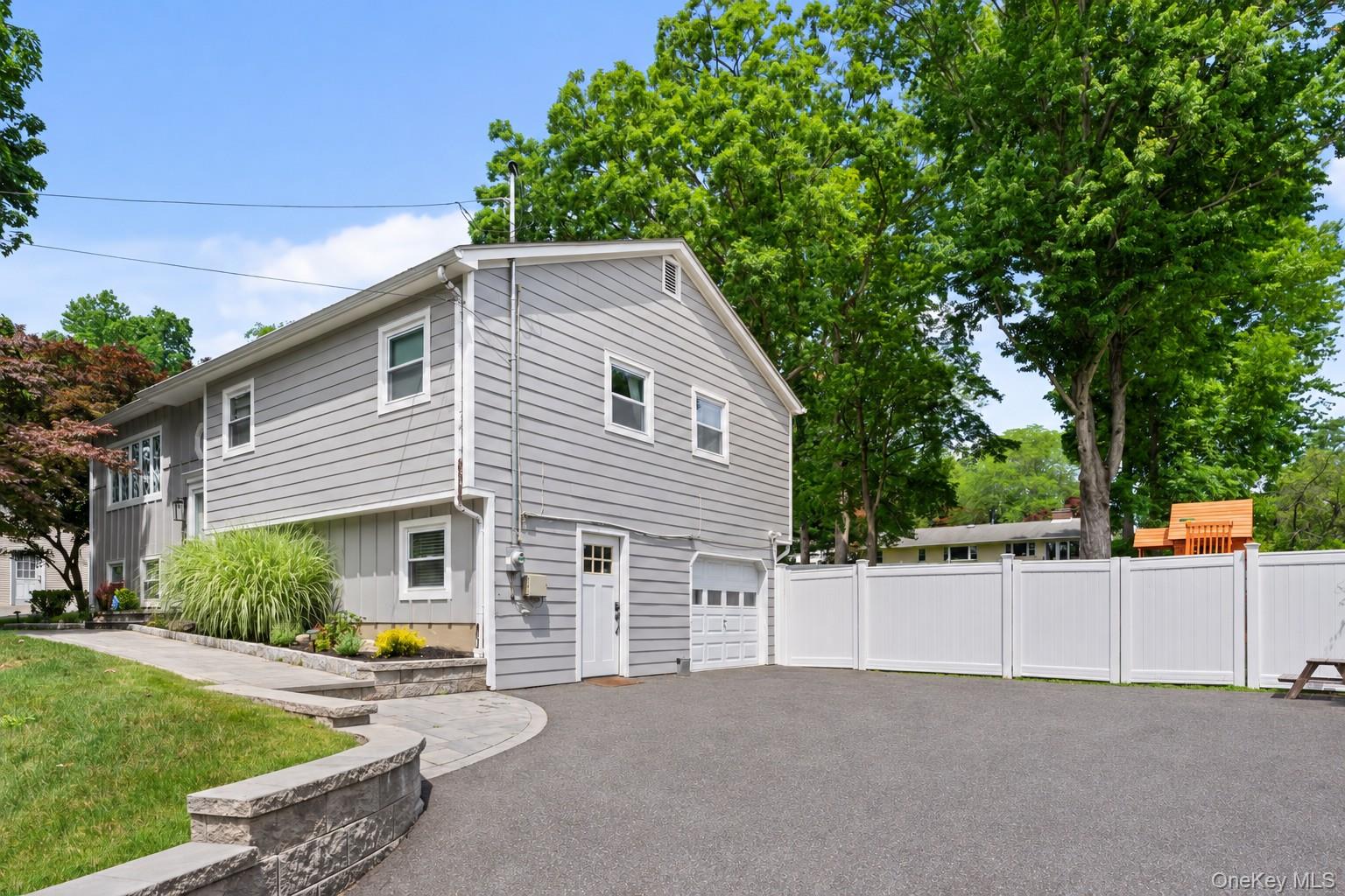 575 Babbling Brook Lane – For Sale photo 6