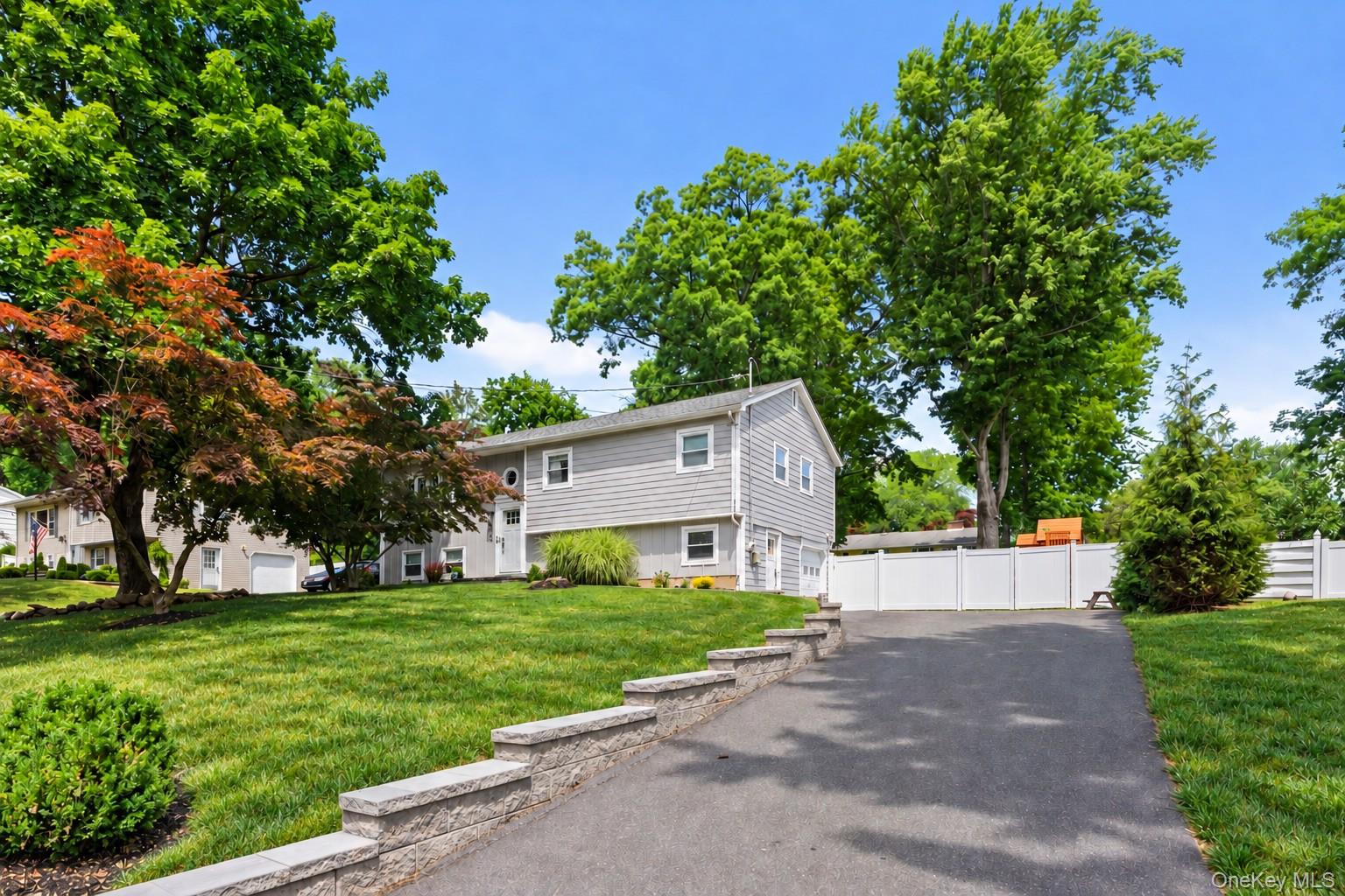 575 Babbling Brook Lane – For Sale photo 3