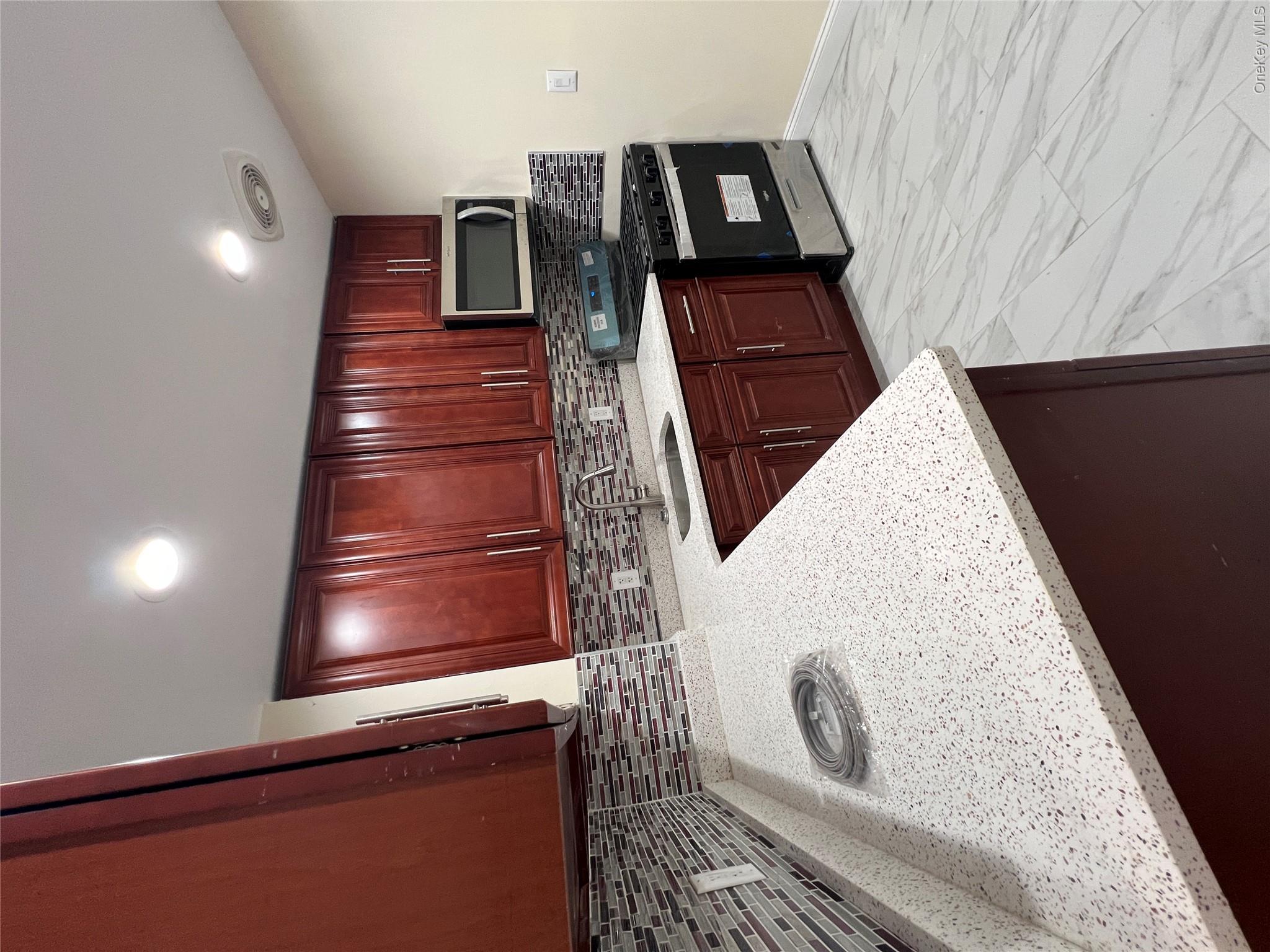 110-20 Union Hall Street – For Sale photo 9