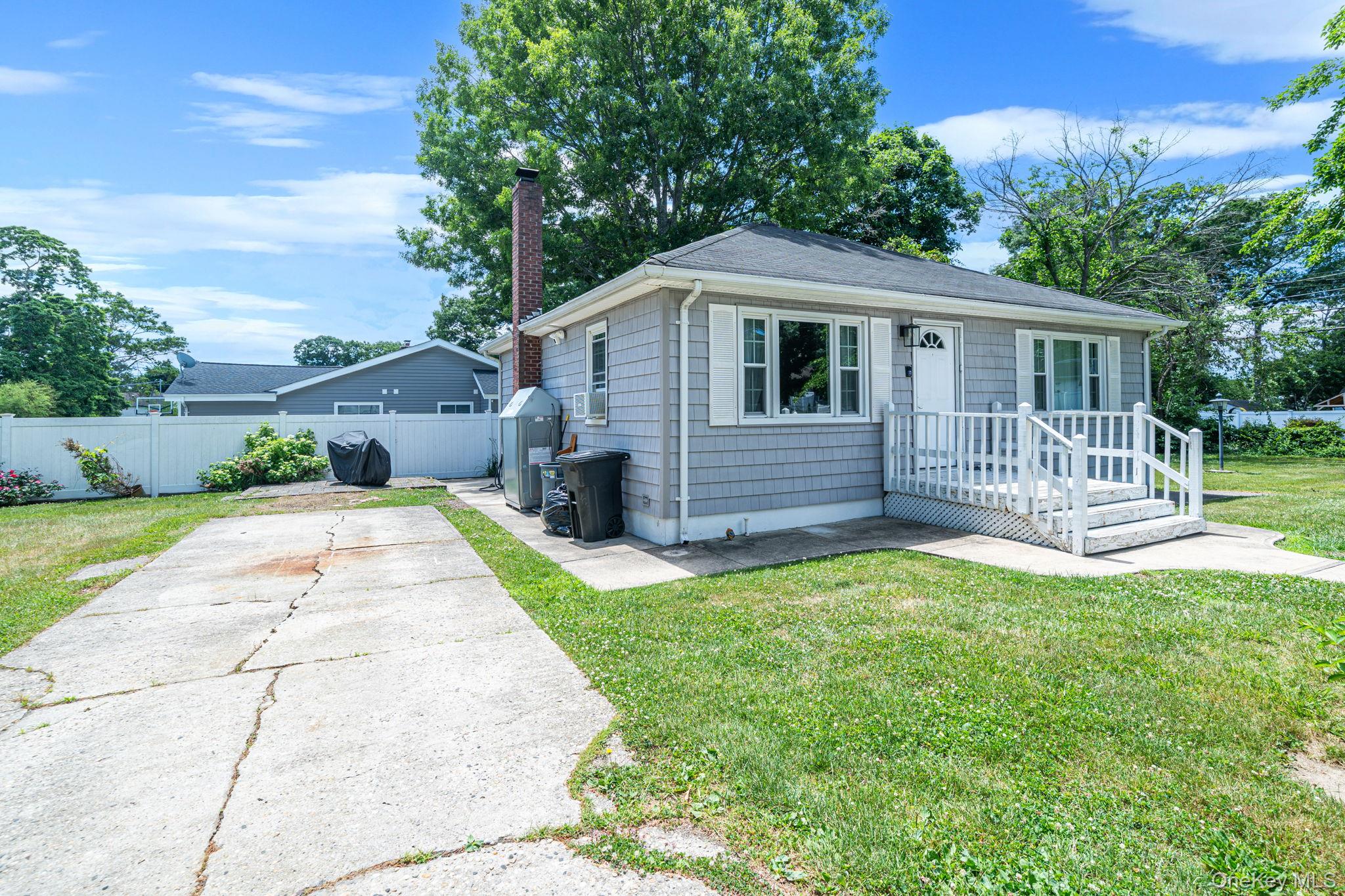 14 Pinelawn Avenue – For Sale photo 4