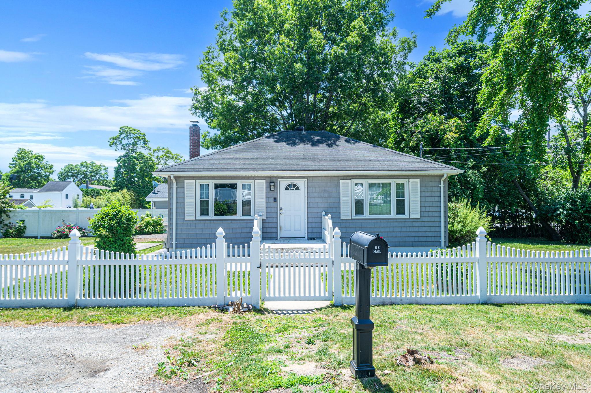 14 Pinelawn Avenue – For Sale