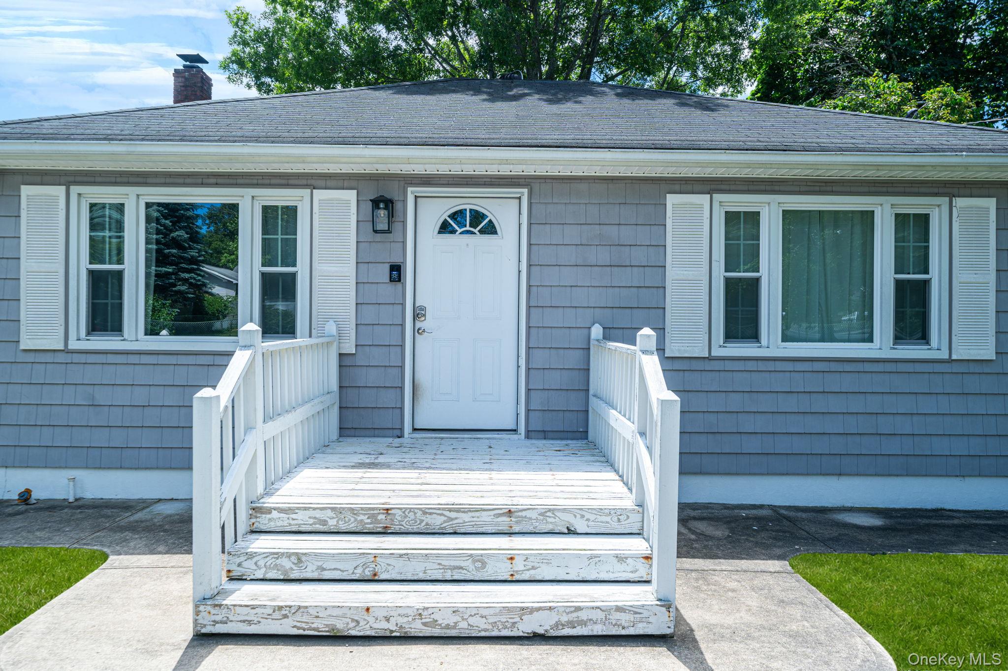 14 Pinelawn Avenue – For Sale photo 2