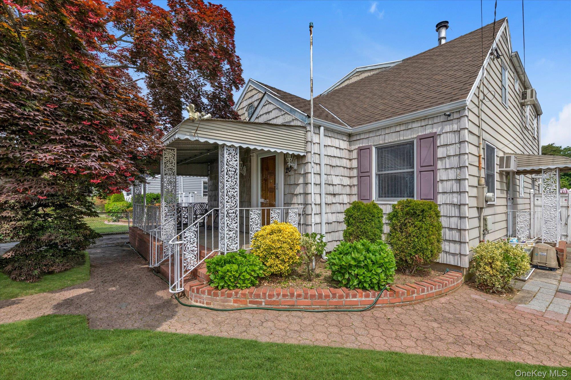 20 Francine Drive N – For Sale