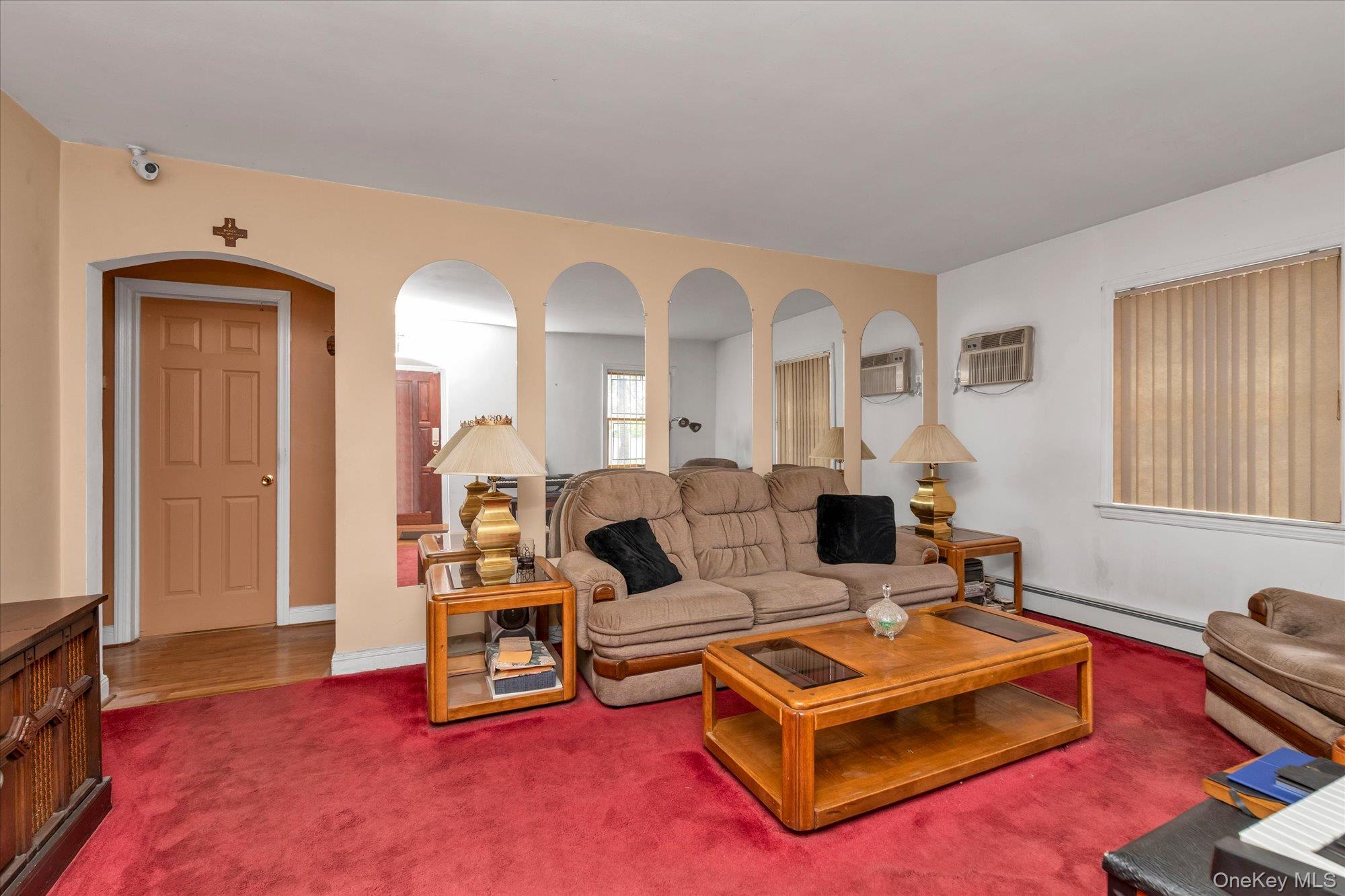 20 Francine Drive N – For Sale photo 2
