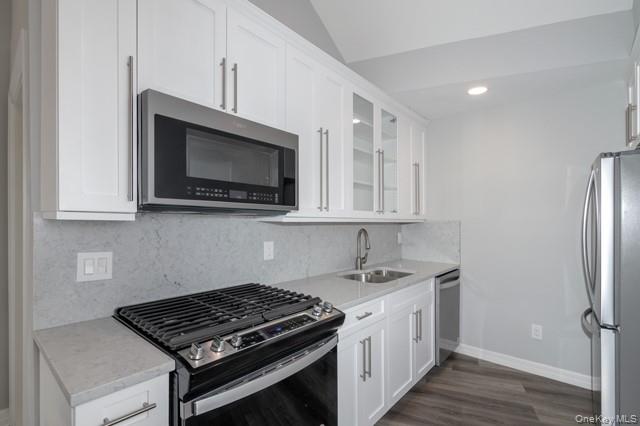 183 N Wellwood Avenue, Unit 8 photo 2