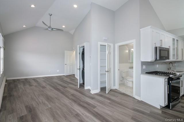 183 N Wellwood Avenue, Unit 8 photo 4