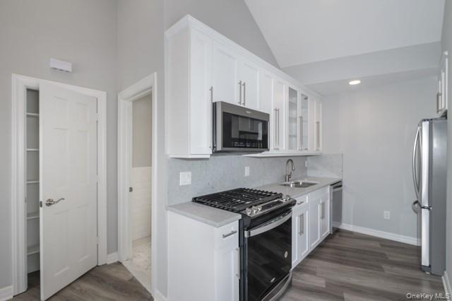 183 N Wellwood Avenue, Unit 8 photo 3