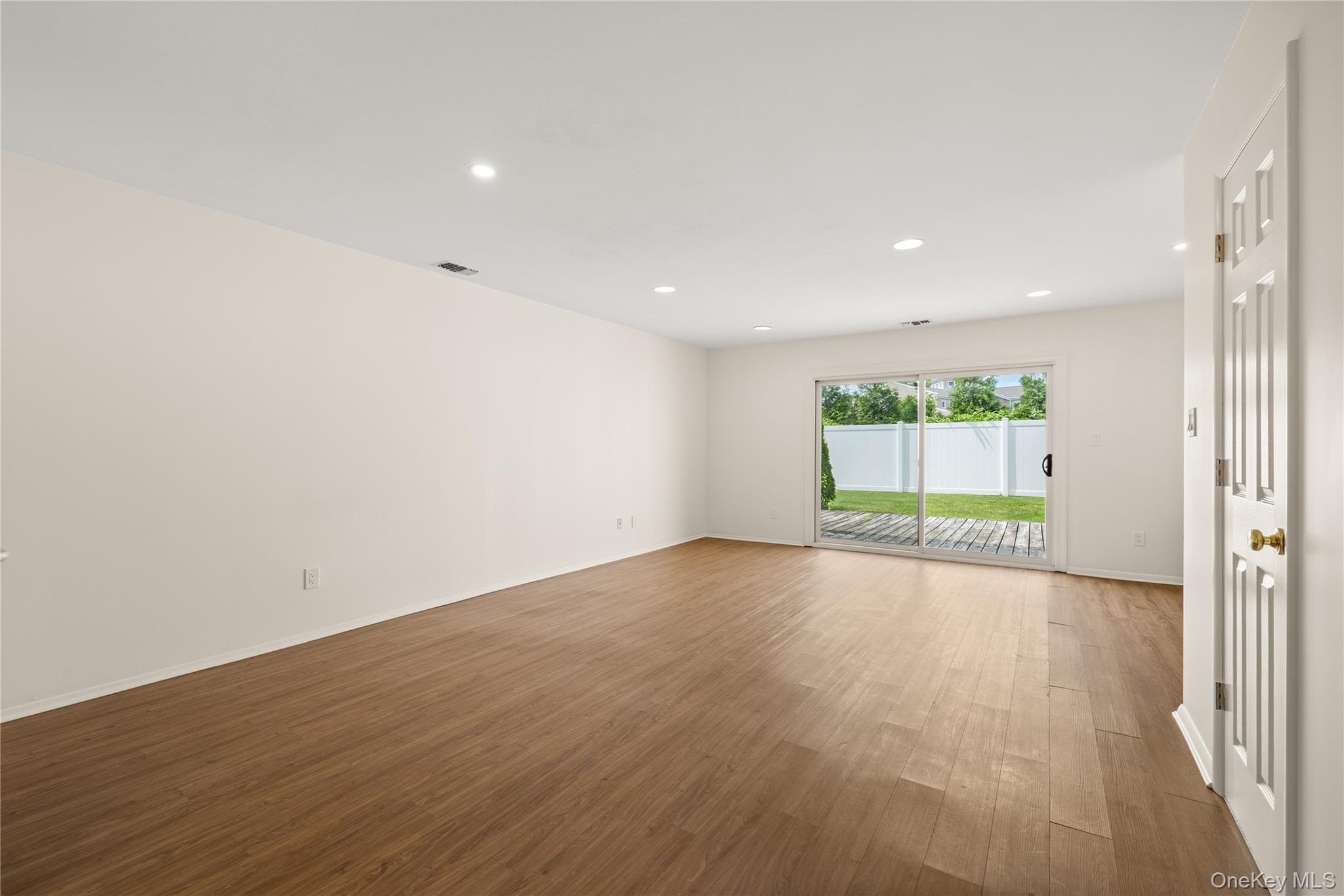 650 Newbridge Road, Unit 15 photo 8