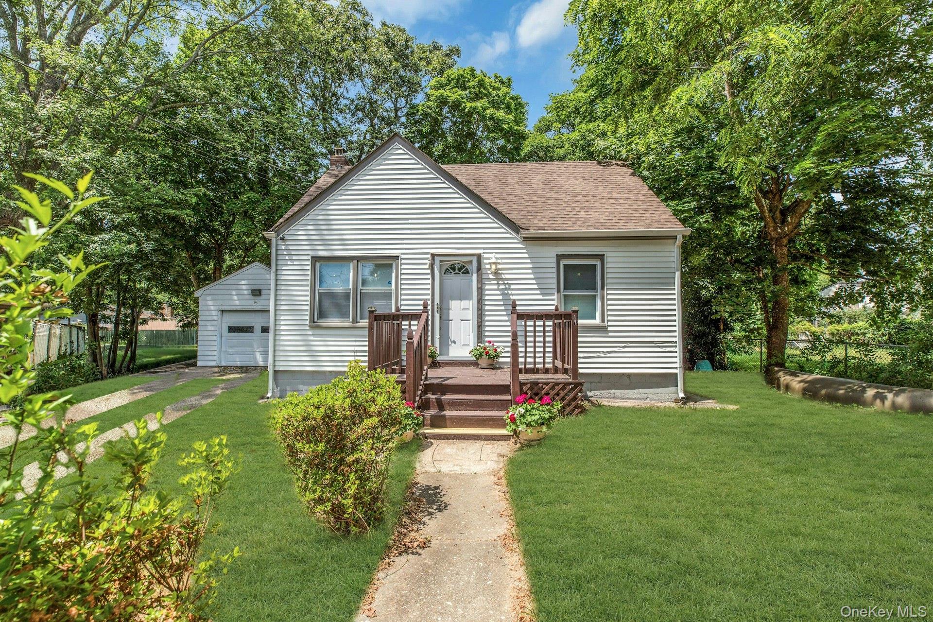 96 Washington Drive – For Sale photo 3