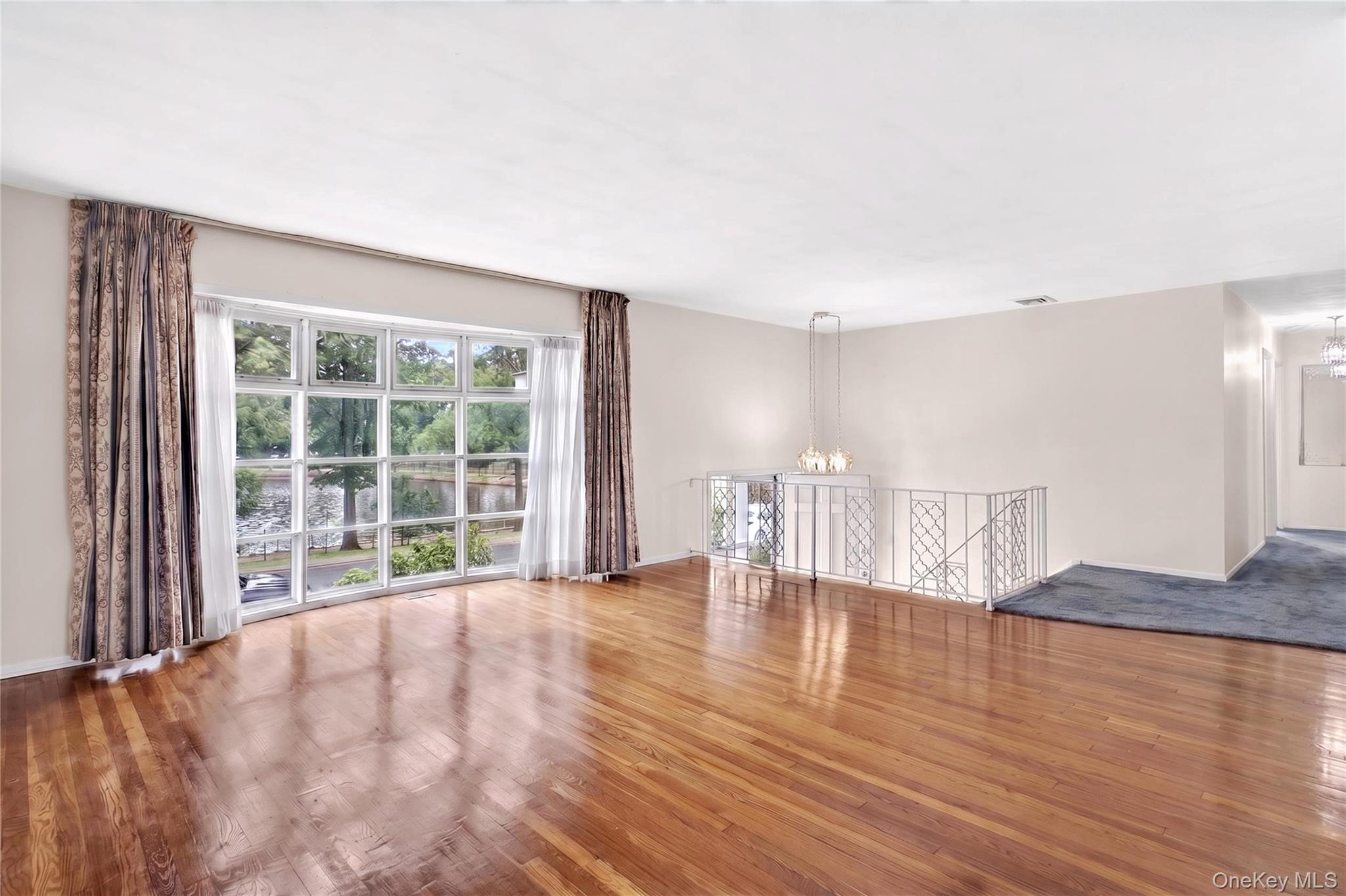 726 University Street – For Sale photo 4