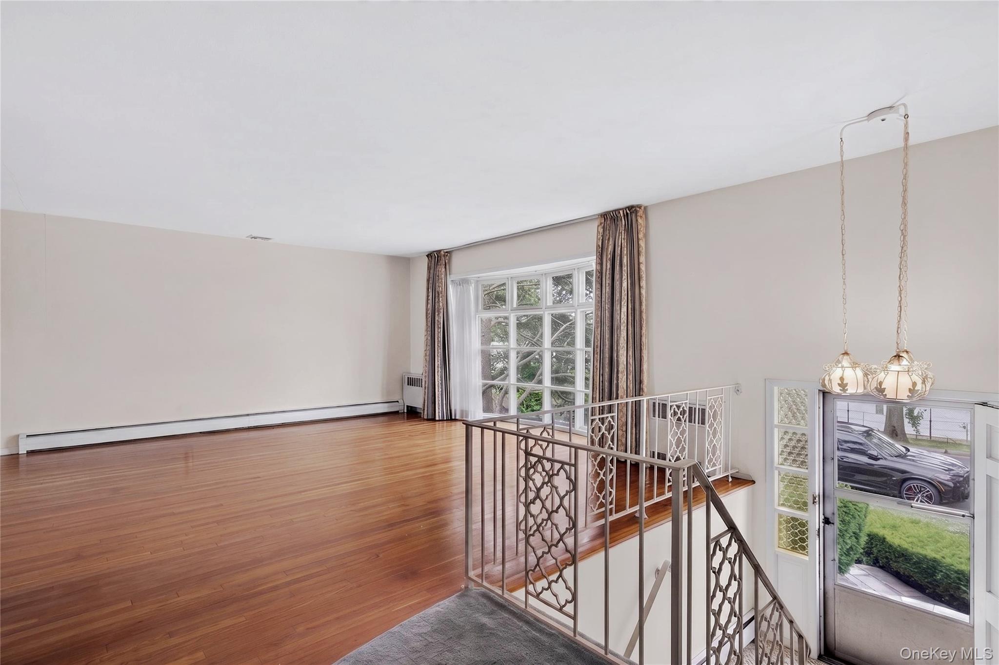 726 University Street – For Sale photo 3
