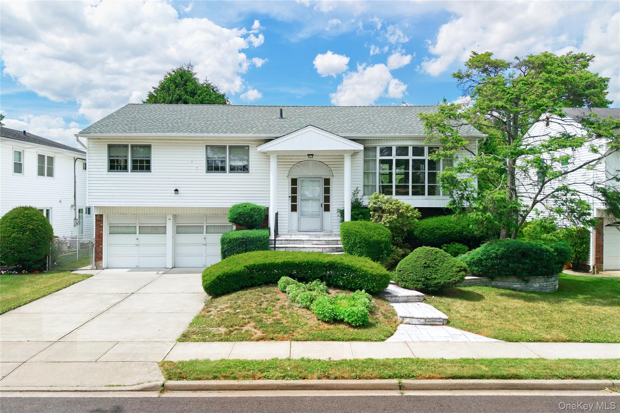 726 University Street – For Sale