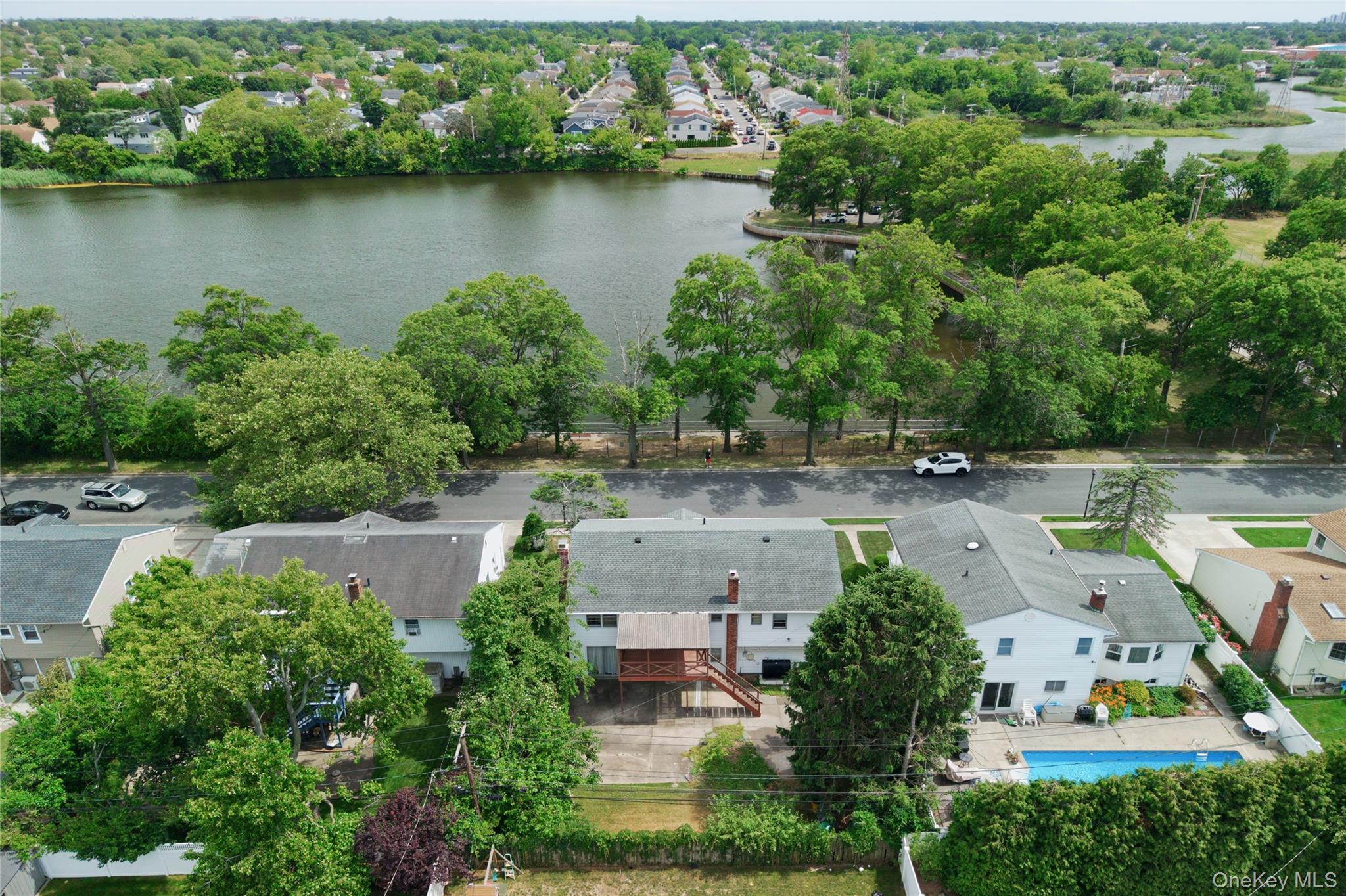 726 University Street – For Sale photo 2
