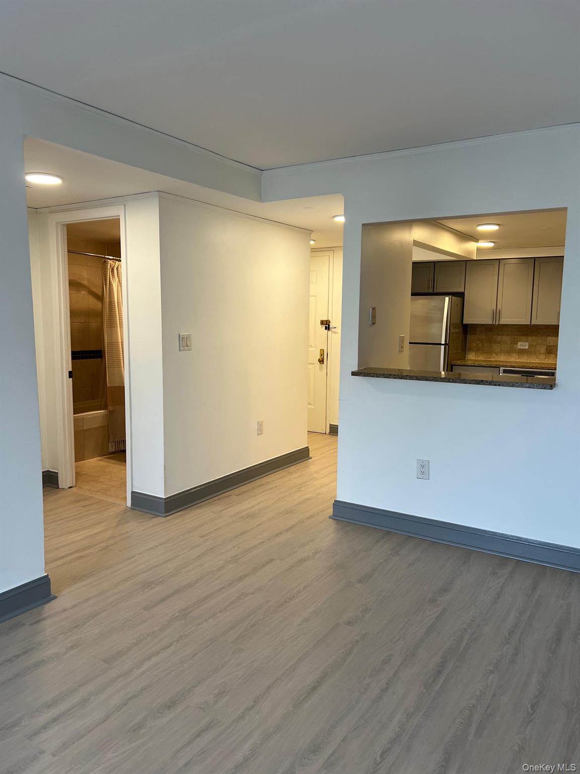 143-41 84th Drive, Unit 6E photo 4