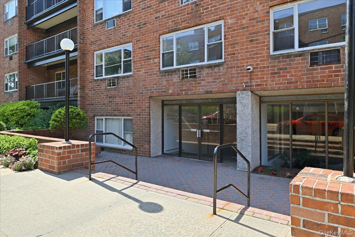 101 Lincoln Avenue, Unit 4K photo 2