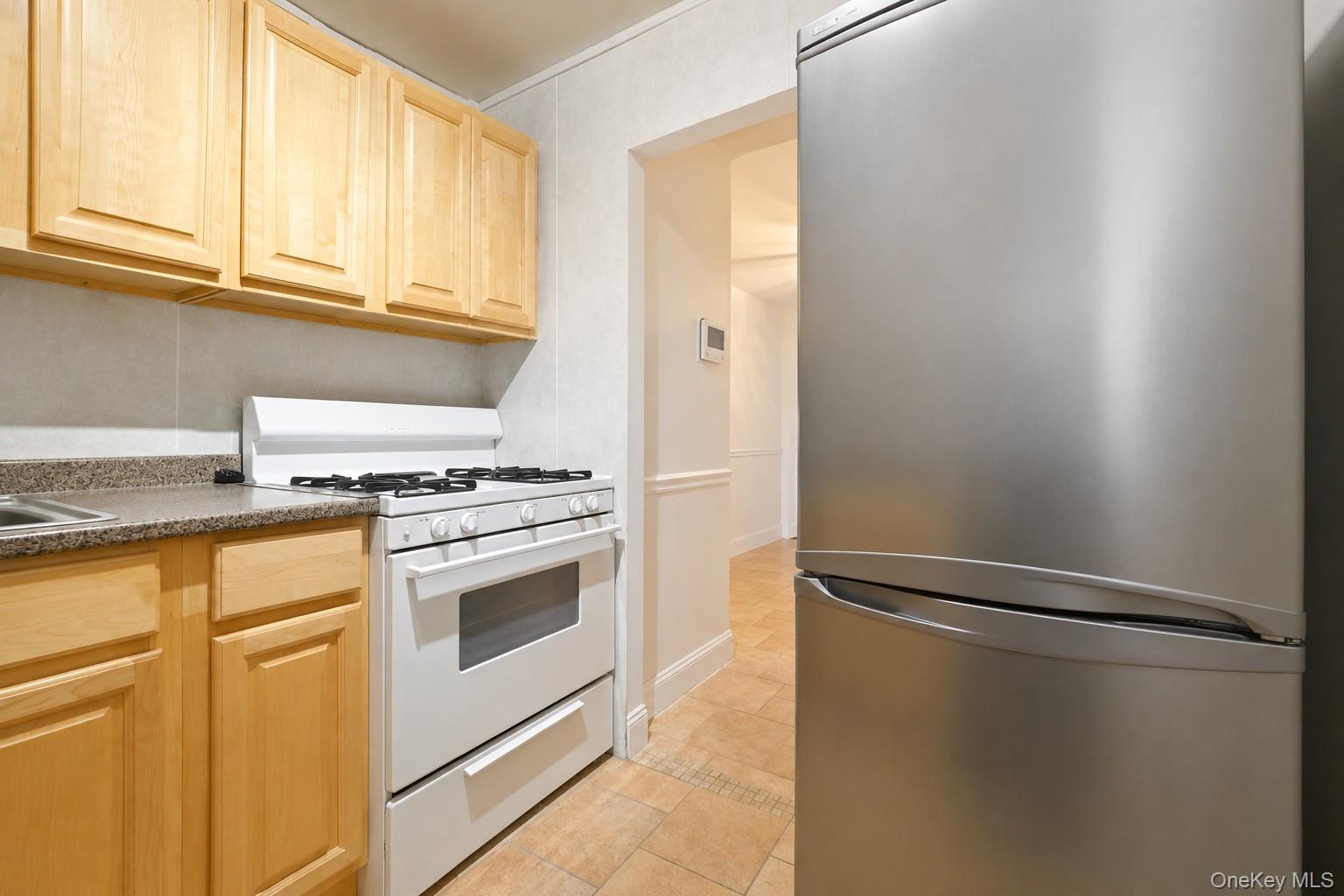 101 Lincoln Avenue, Unit 4K photo 9