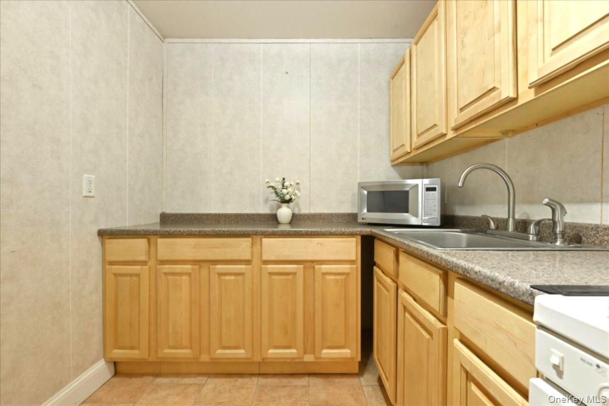 101 Lincoln Avenue, Unit 4K photo 8