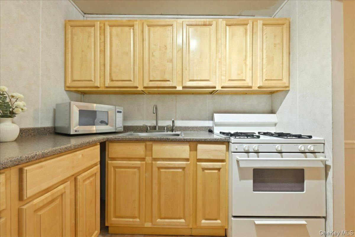 101 Lincoln Avenue, Unit 4K photo 7