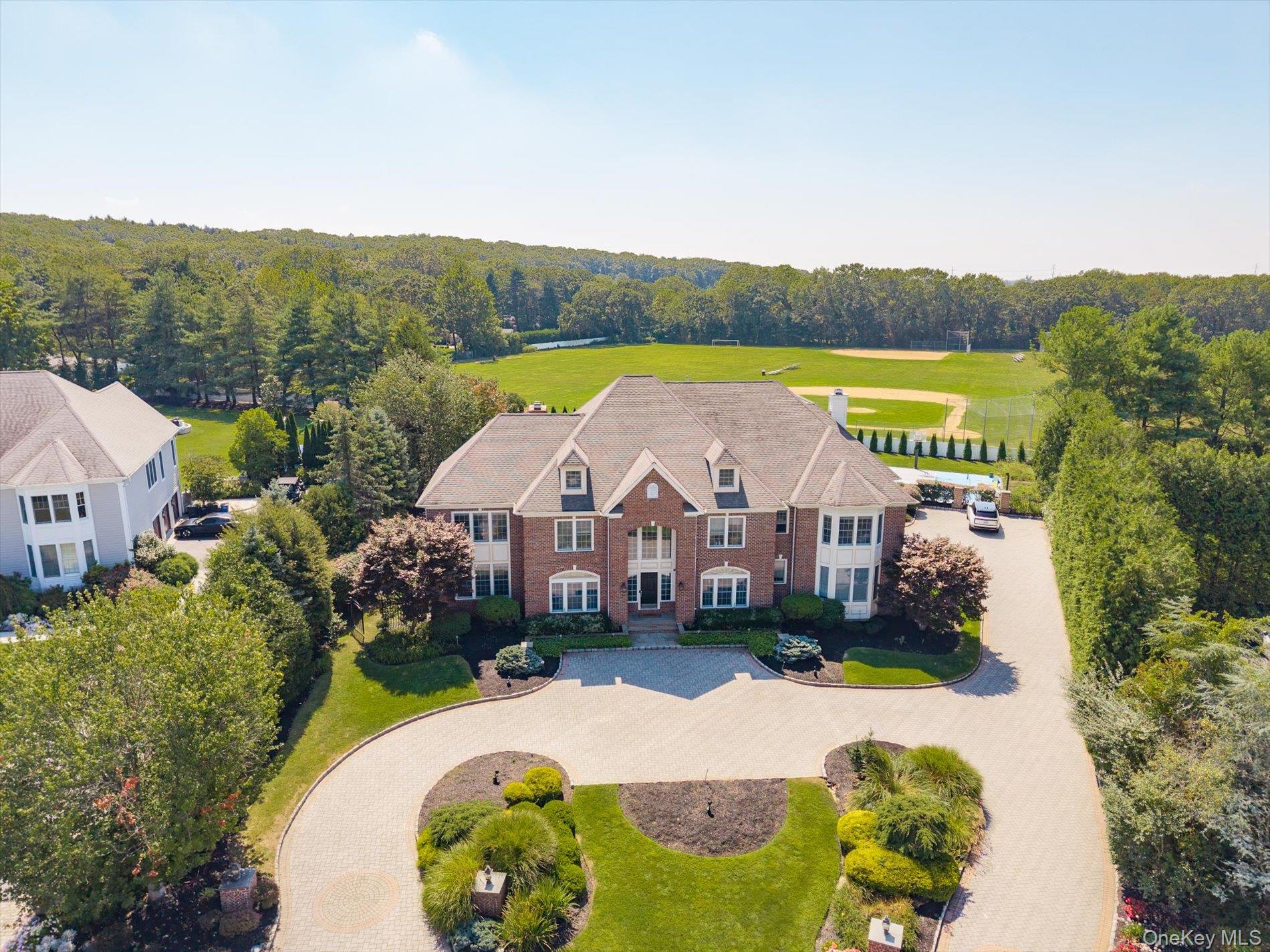 26 Legends Circle – For Sale photo 3