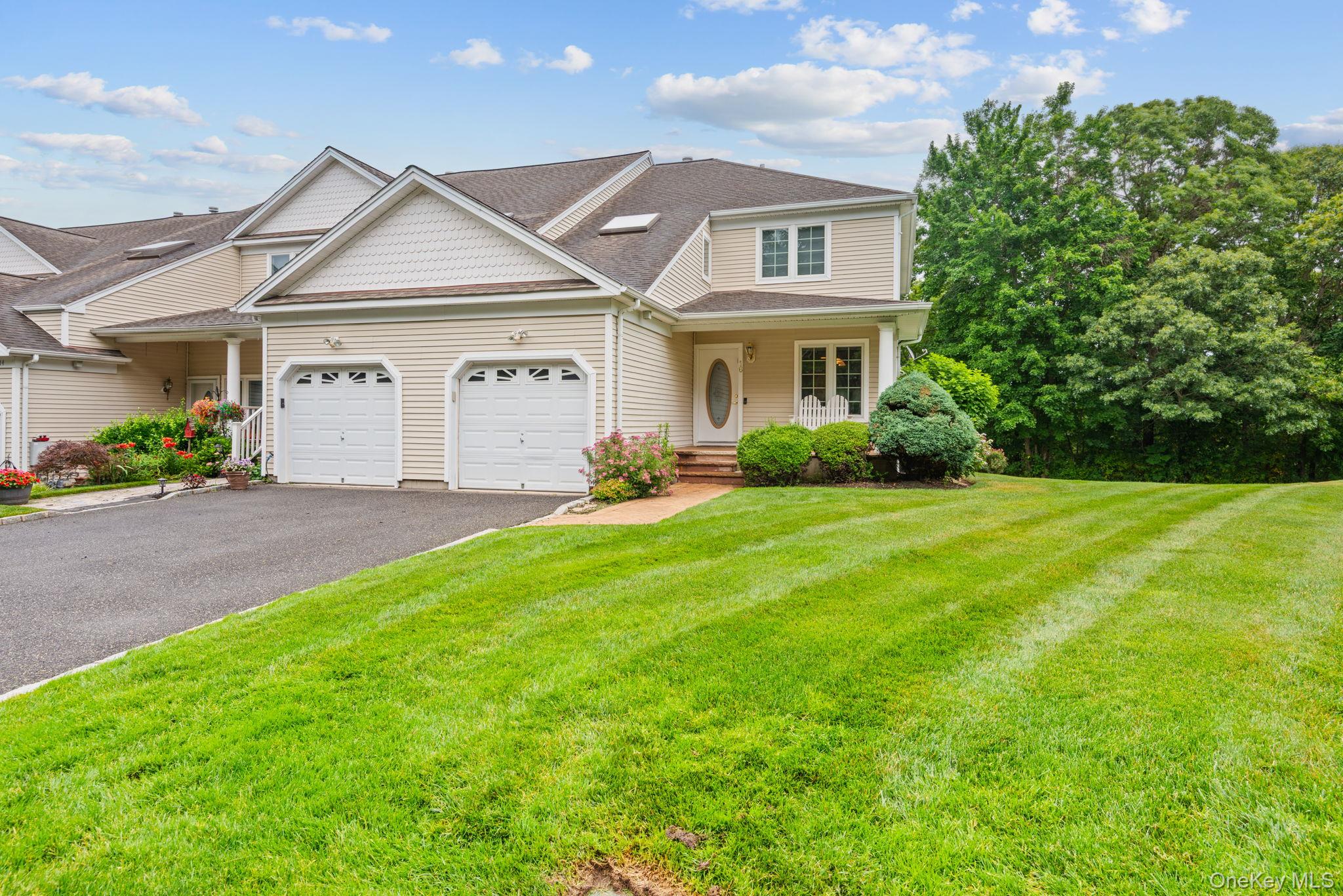 16 Lindbergh Circle – For Sale photo 2