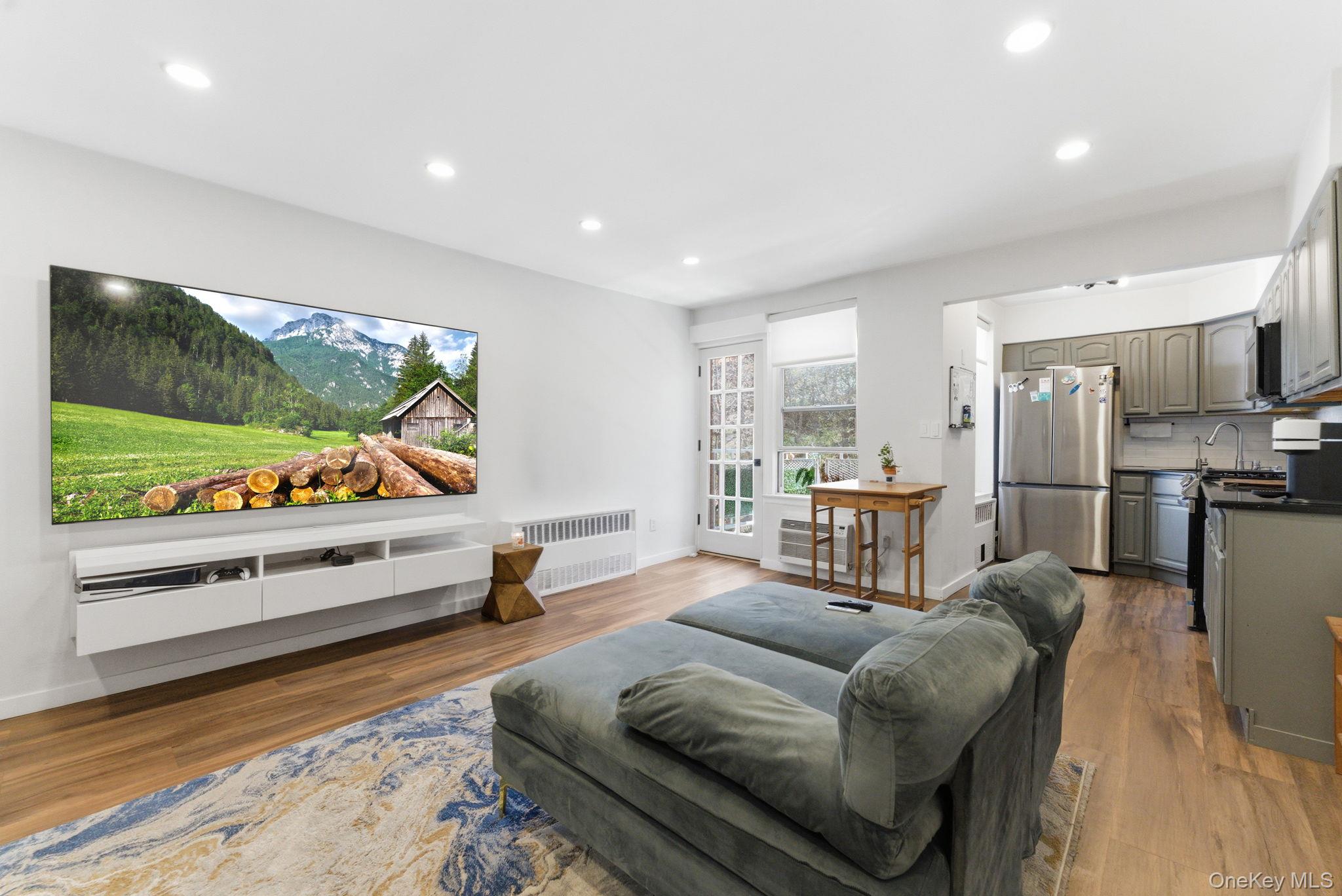250 N Broadway, Unit 5B