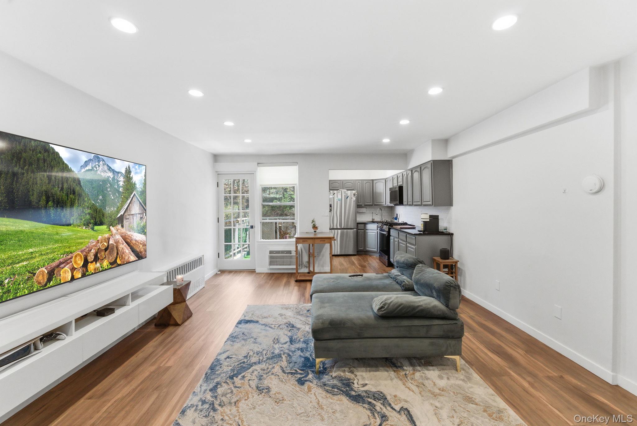 250 N Broadway, Unit 5B photo 3