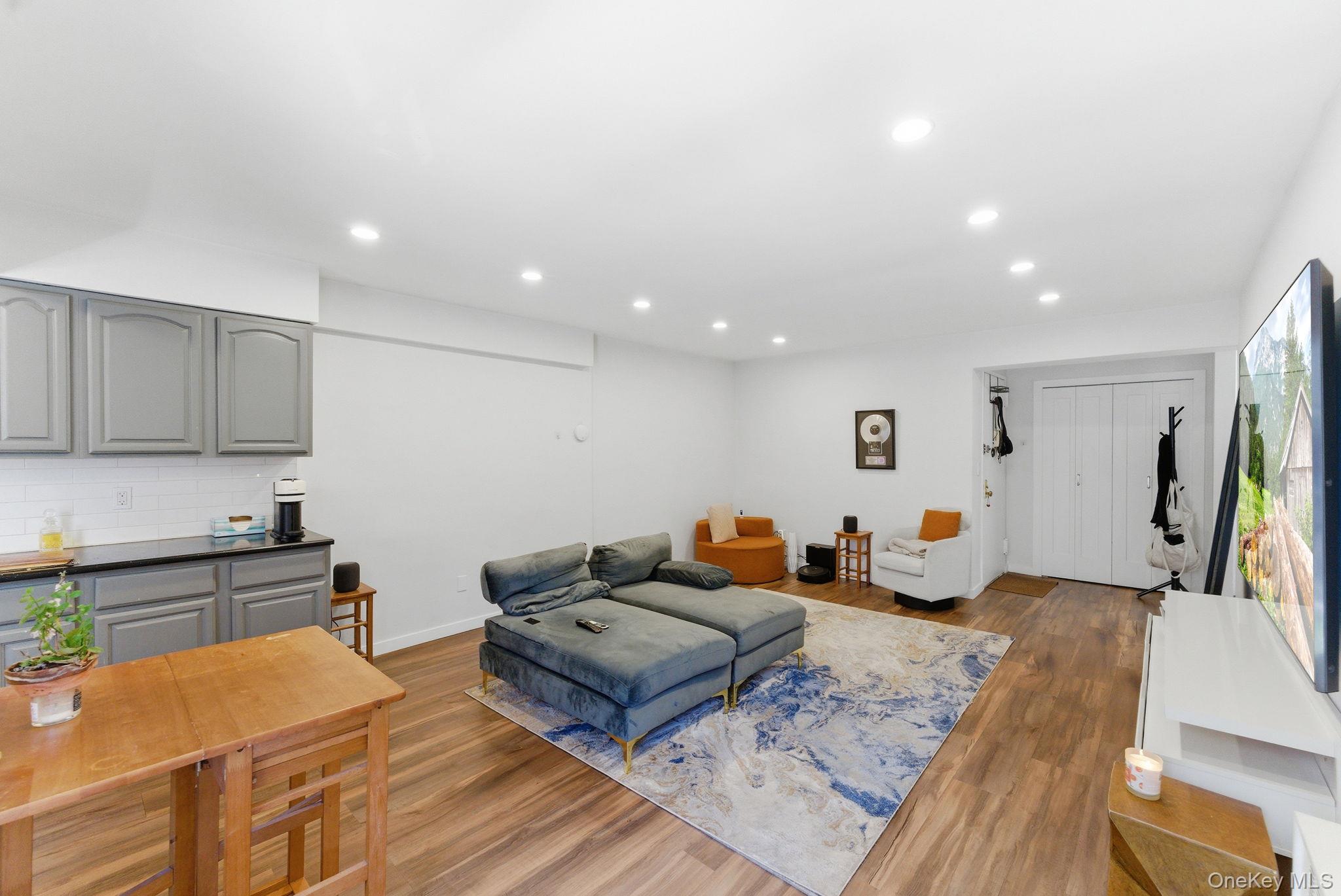 250 N Broadway, Unit 5B photo 4