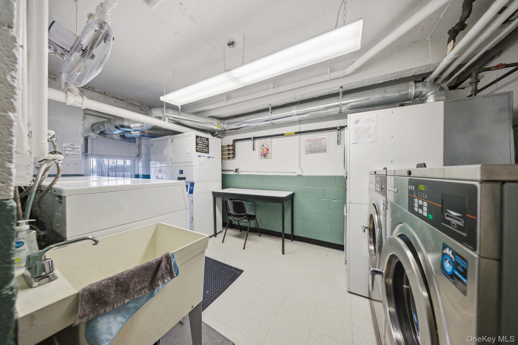 250 N Broadway, Unit 5B photo 24