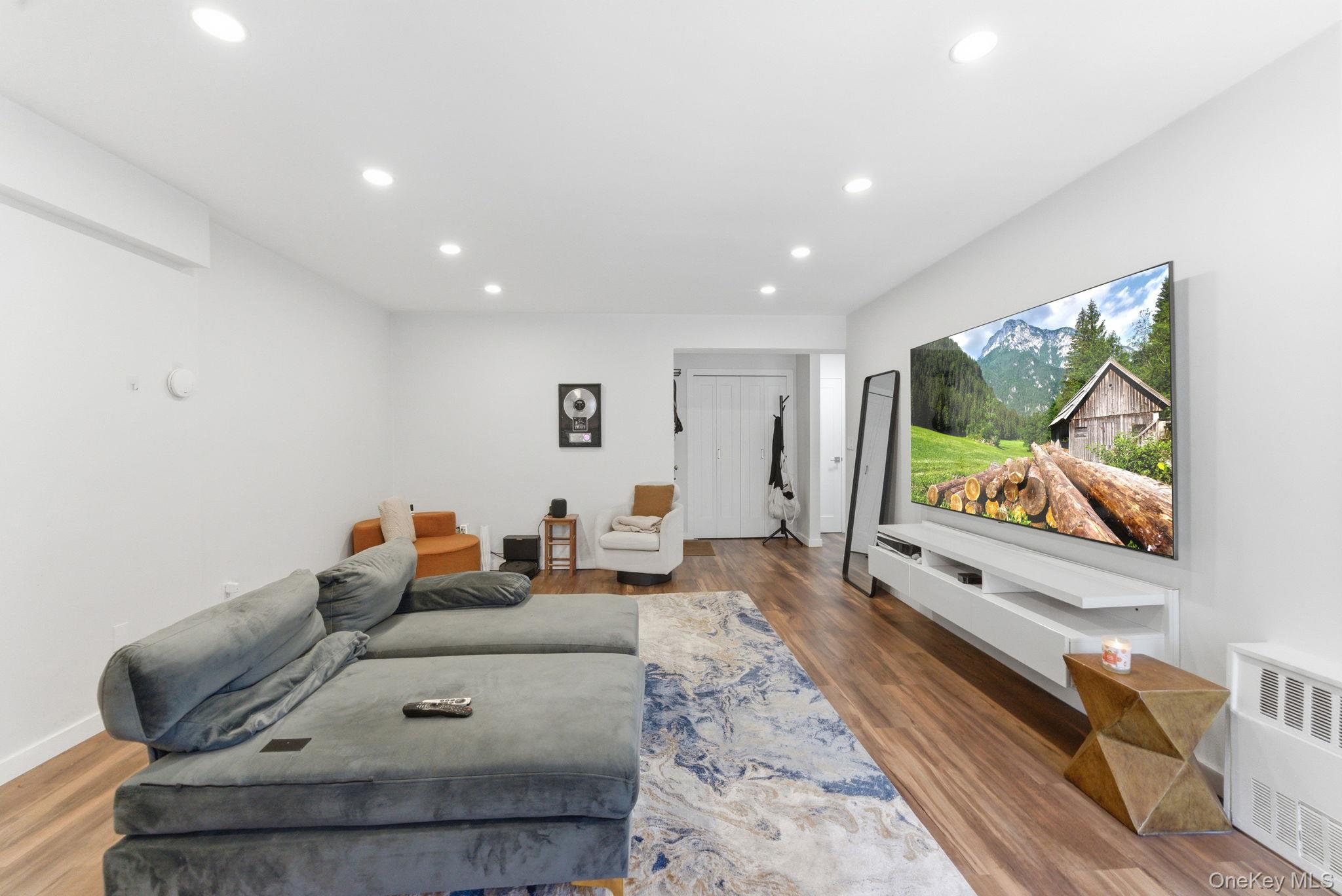 250 N Broadway, Unit 5B photo 2