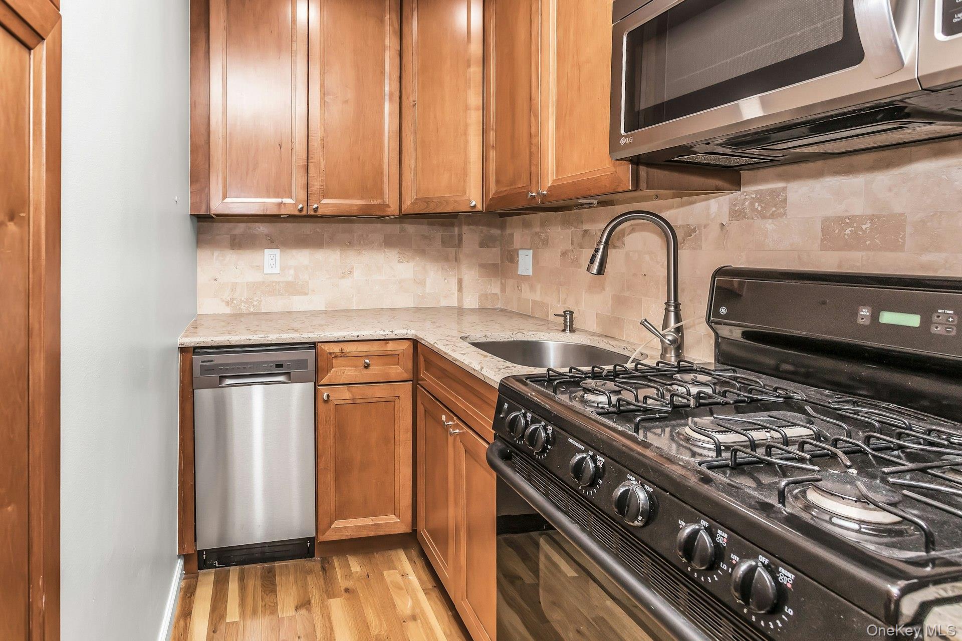 370 Broadway, Unit 4J photo 7