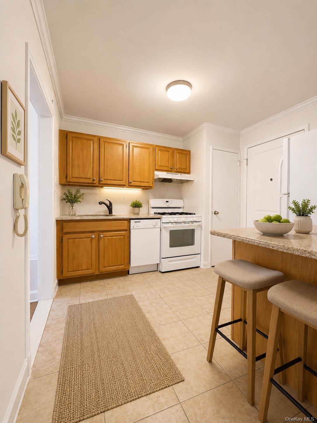 65-45 Yellowstone Boulevard, Unit 5C photo 4