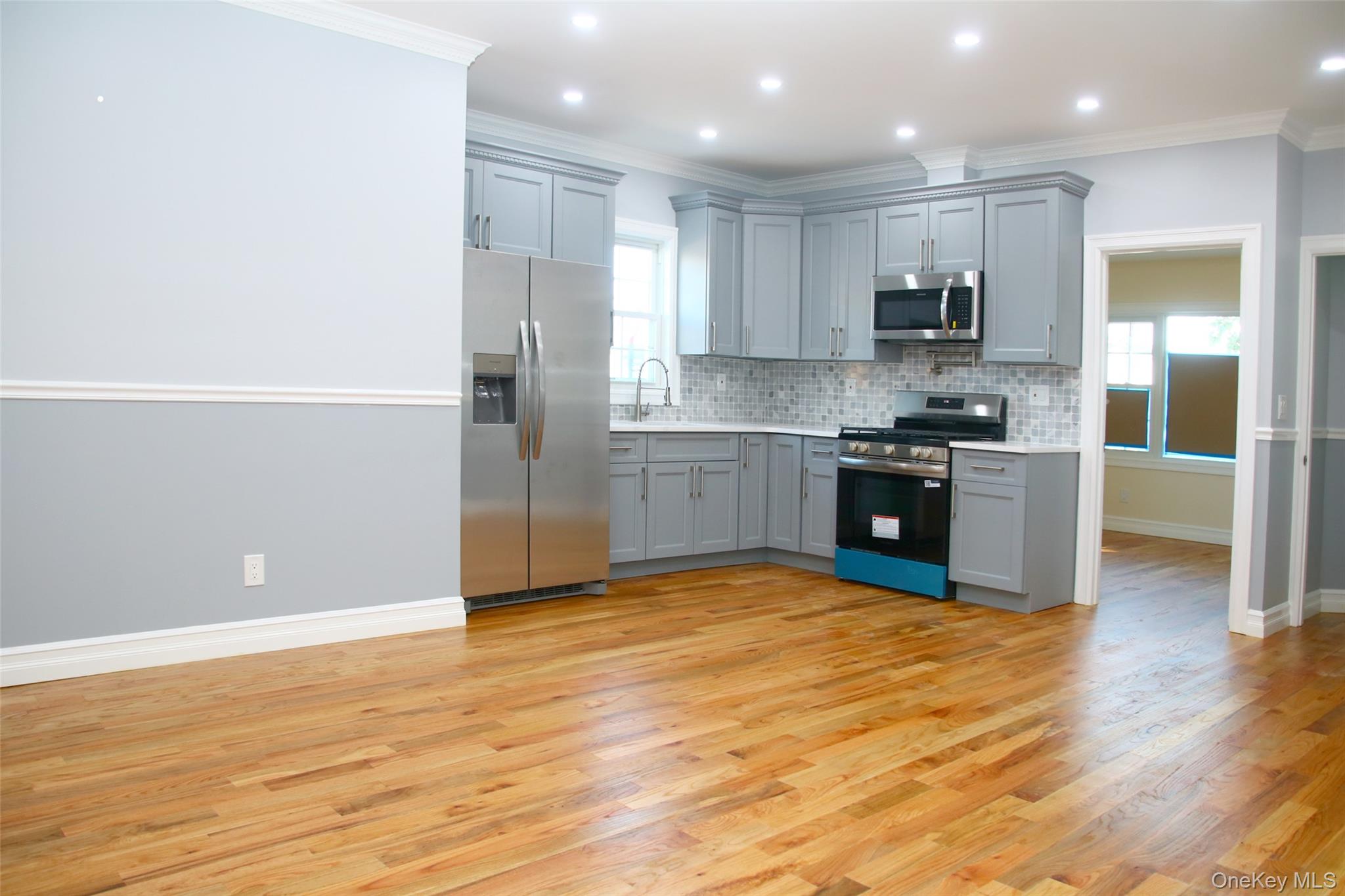 1048 E 98 Street – For Sale photo 3