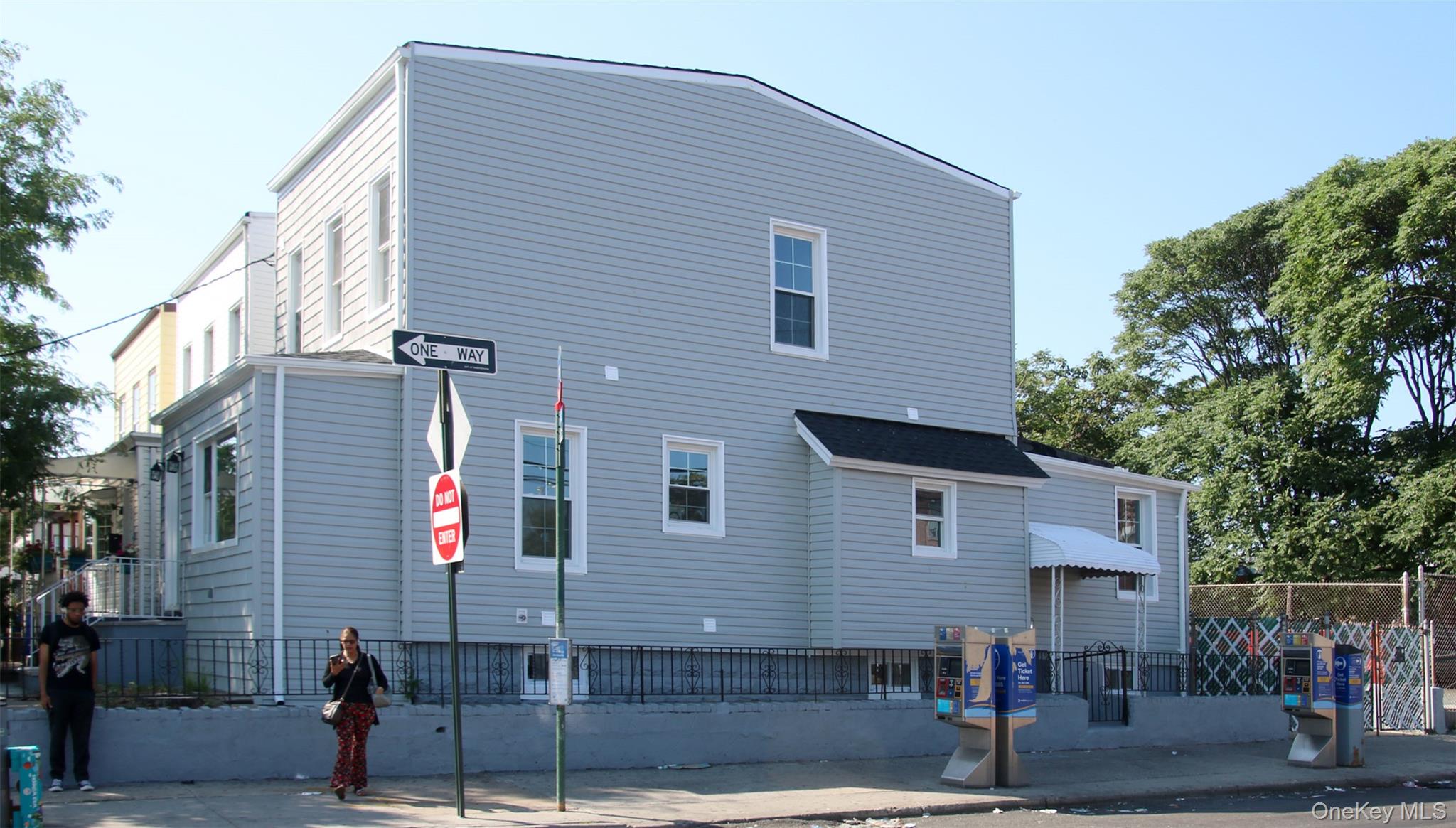 1048 E 98 Street – For Sale photo 2