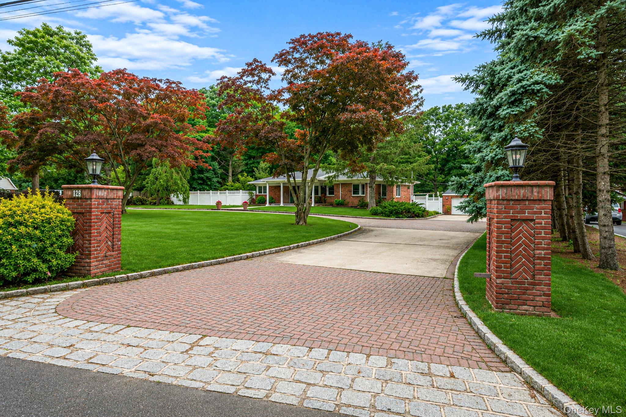 199 Dix Hills Road – For Sale photo 4