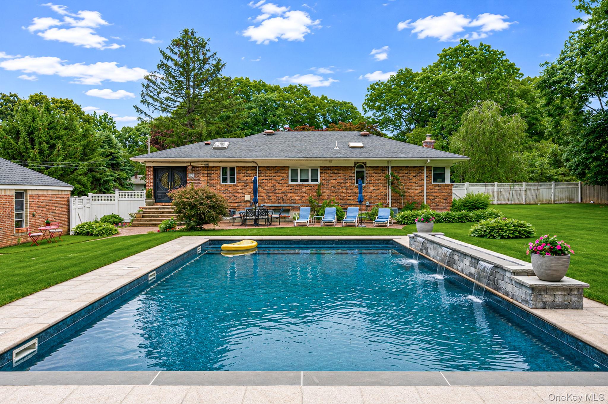 199 Dix Hills Road – For Sale photo 6
