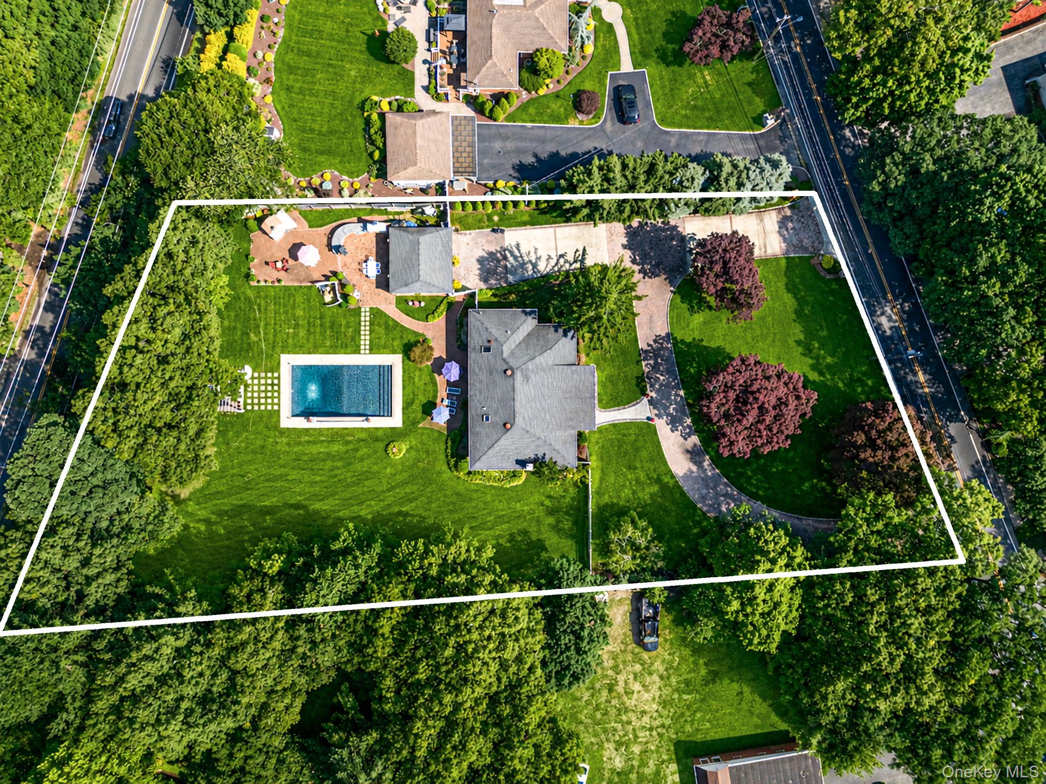 199 Dix Hills Road – For Sale photo 15