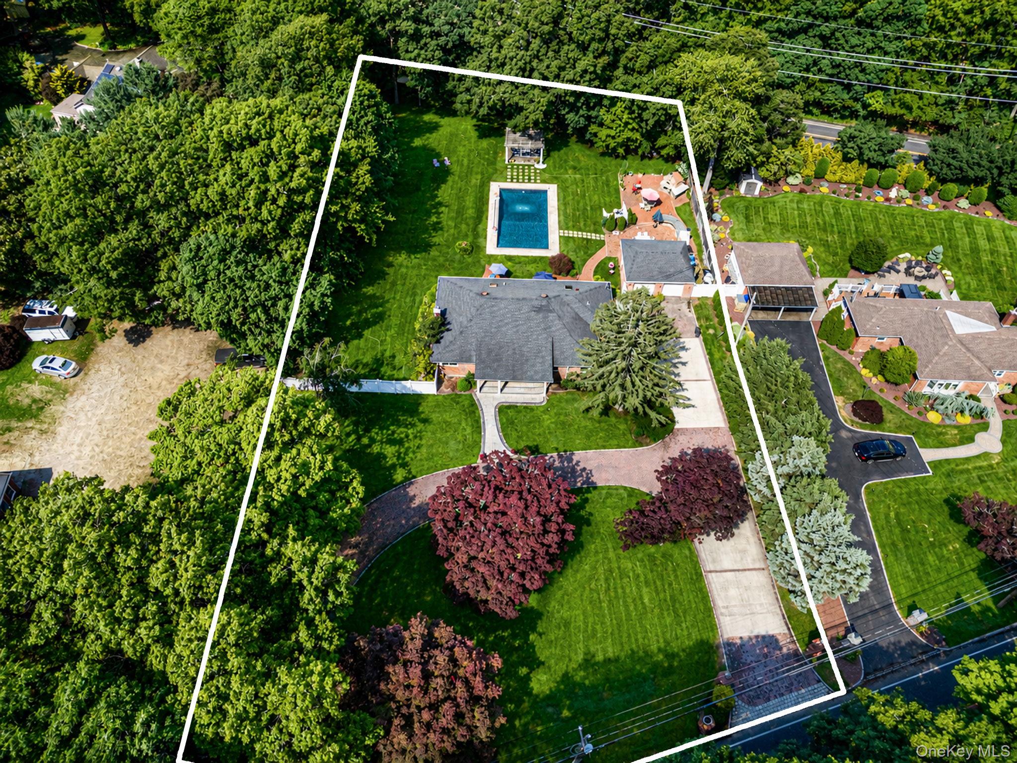 199 Dix Hills Road – For Sale photo 5