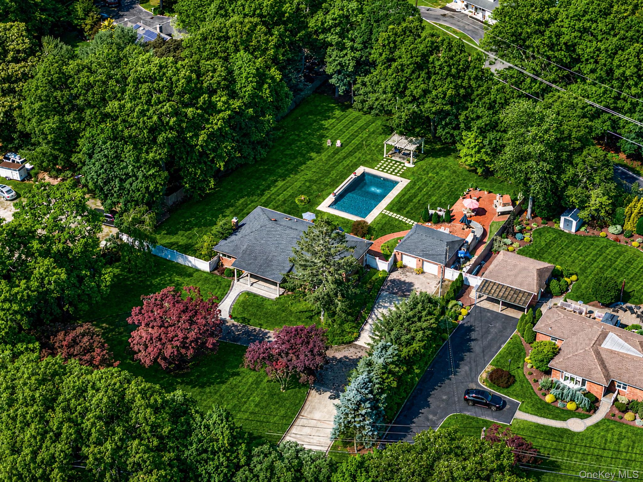 199 Dix Hills Road – For Sale photo 11