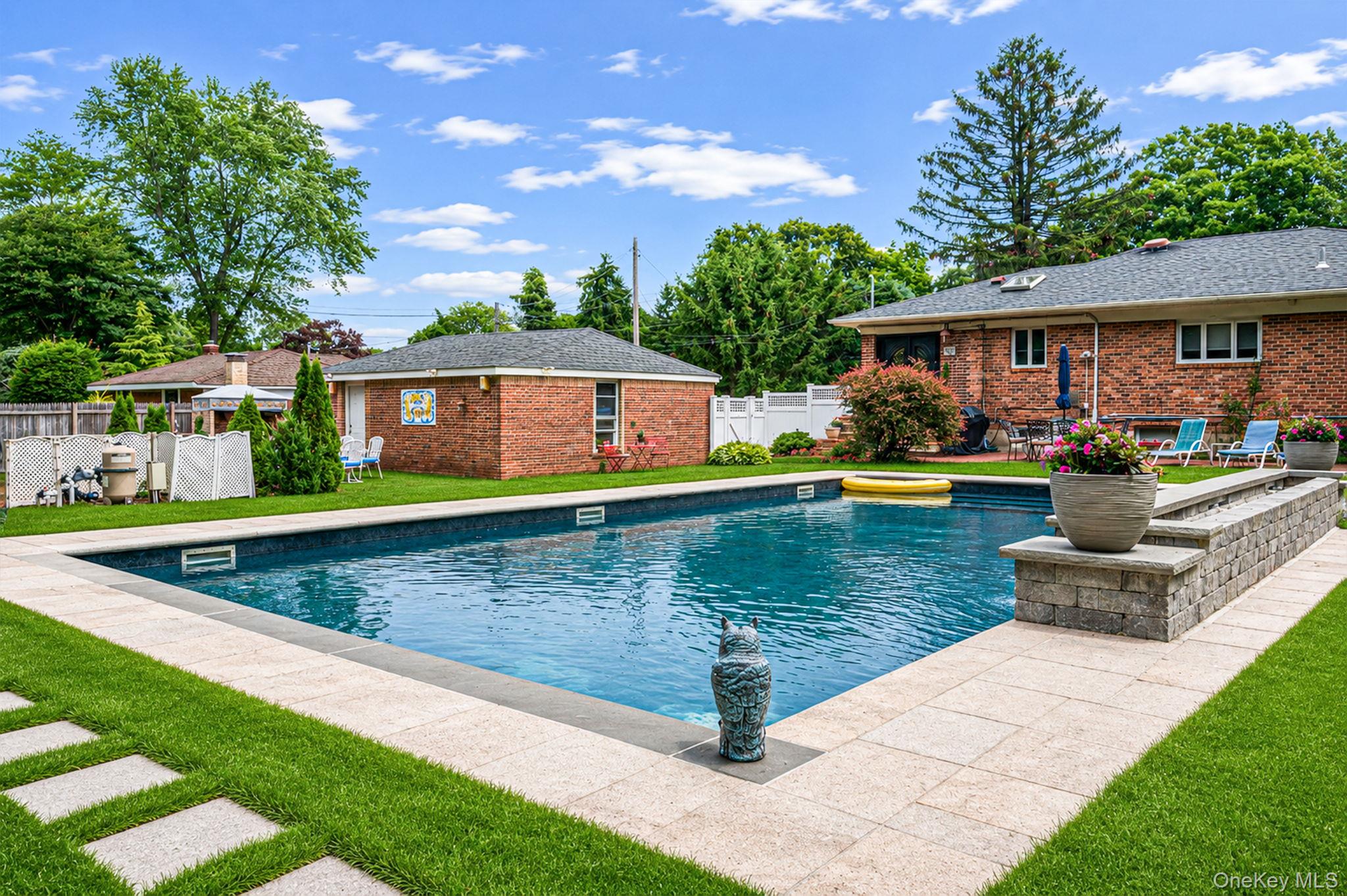 199 Dix Hills Road – For Sale photo 8