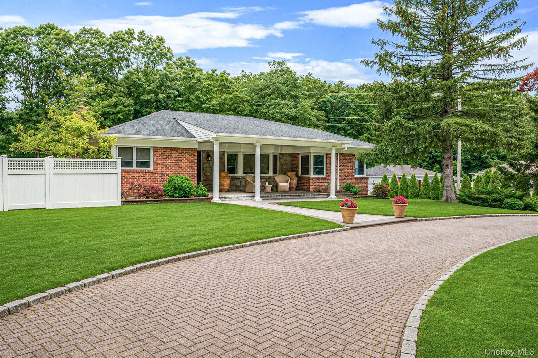 199 Dix Hills Road – For Sale photo 3