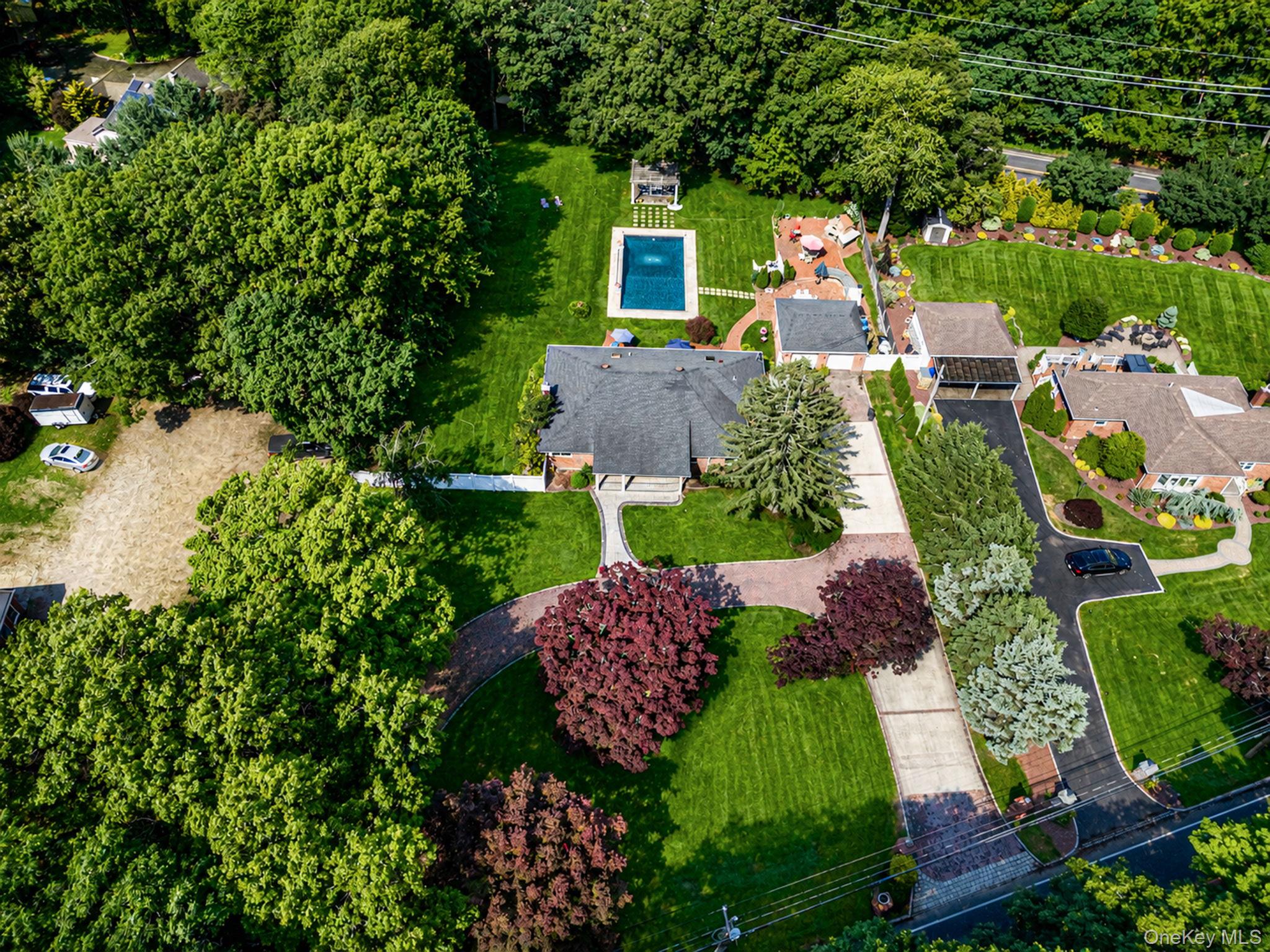 199 Dix Hills Road – For Sale photo 10