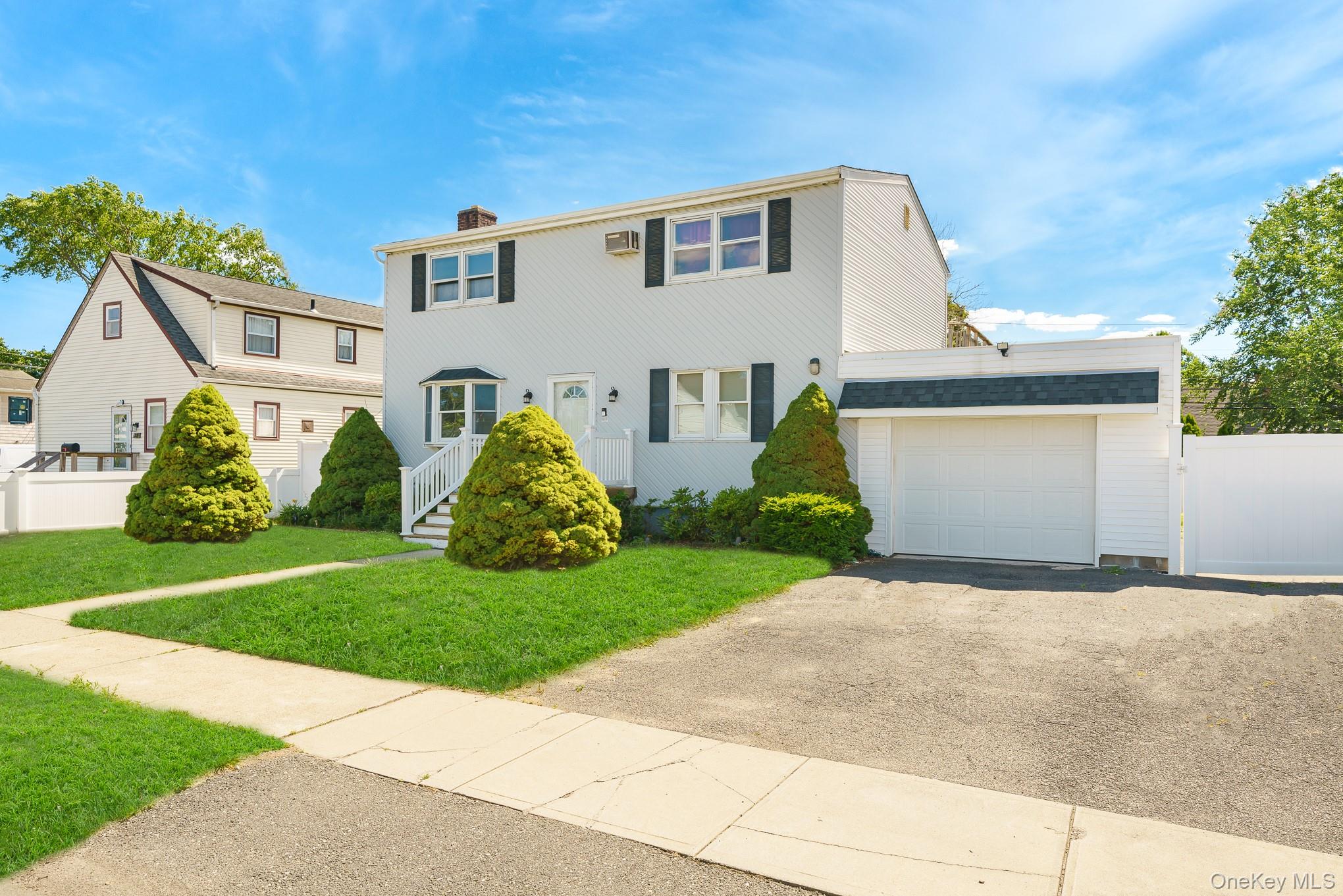21 Lido Parkway – For Sale photo 2