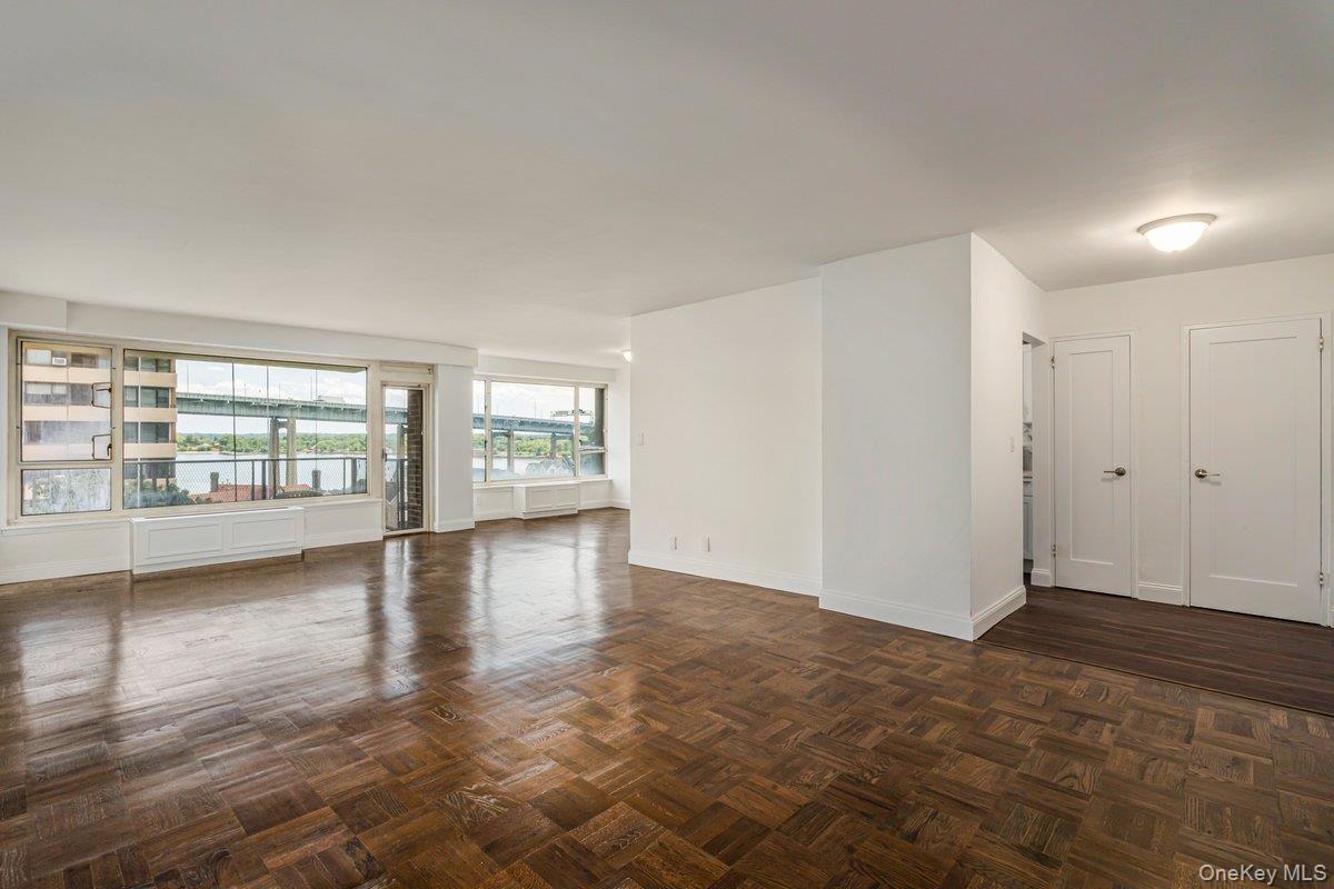 166-25 Powells Cove Boulevard, Unit 6M photo 3