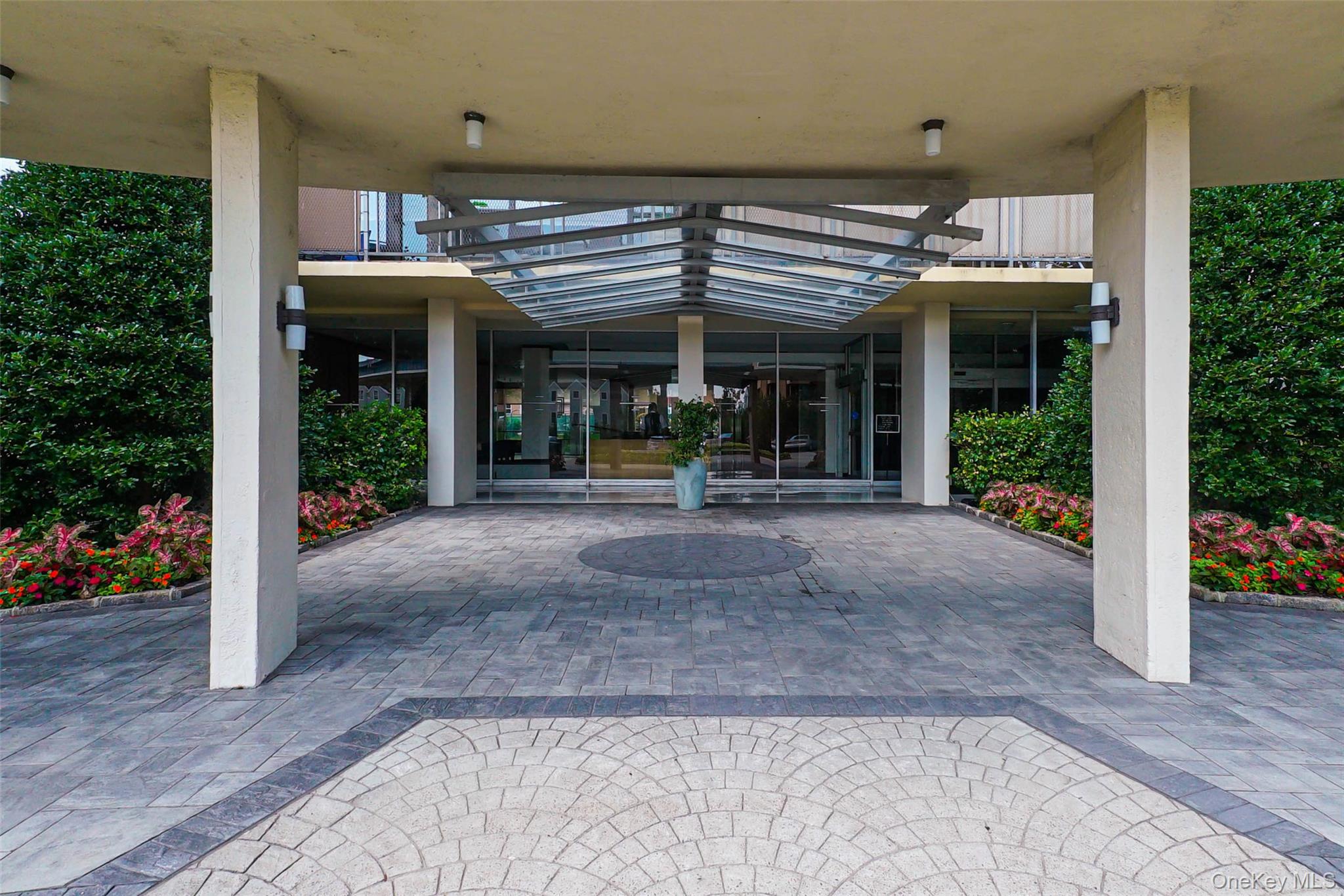 166-25 Powells Cove Boulevard, Unit 6M photo 2