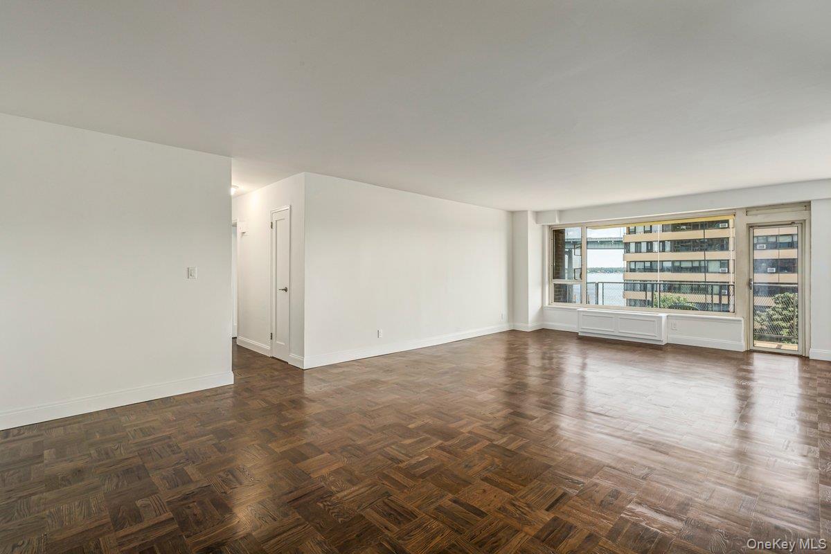 166-25 Powells Cove Boulevard, Unit 6M photo 4