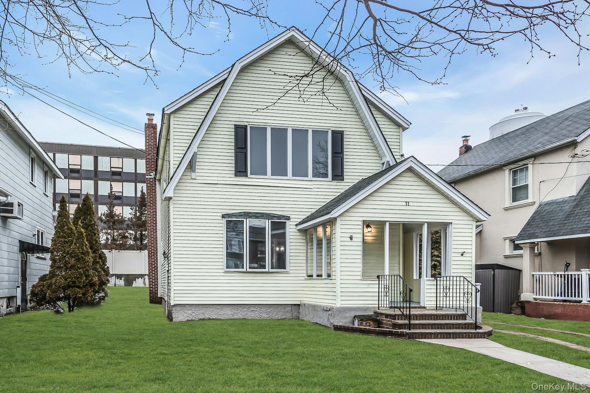 11 Merton Avenue – For Sale photo 3