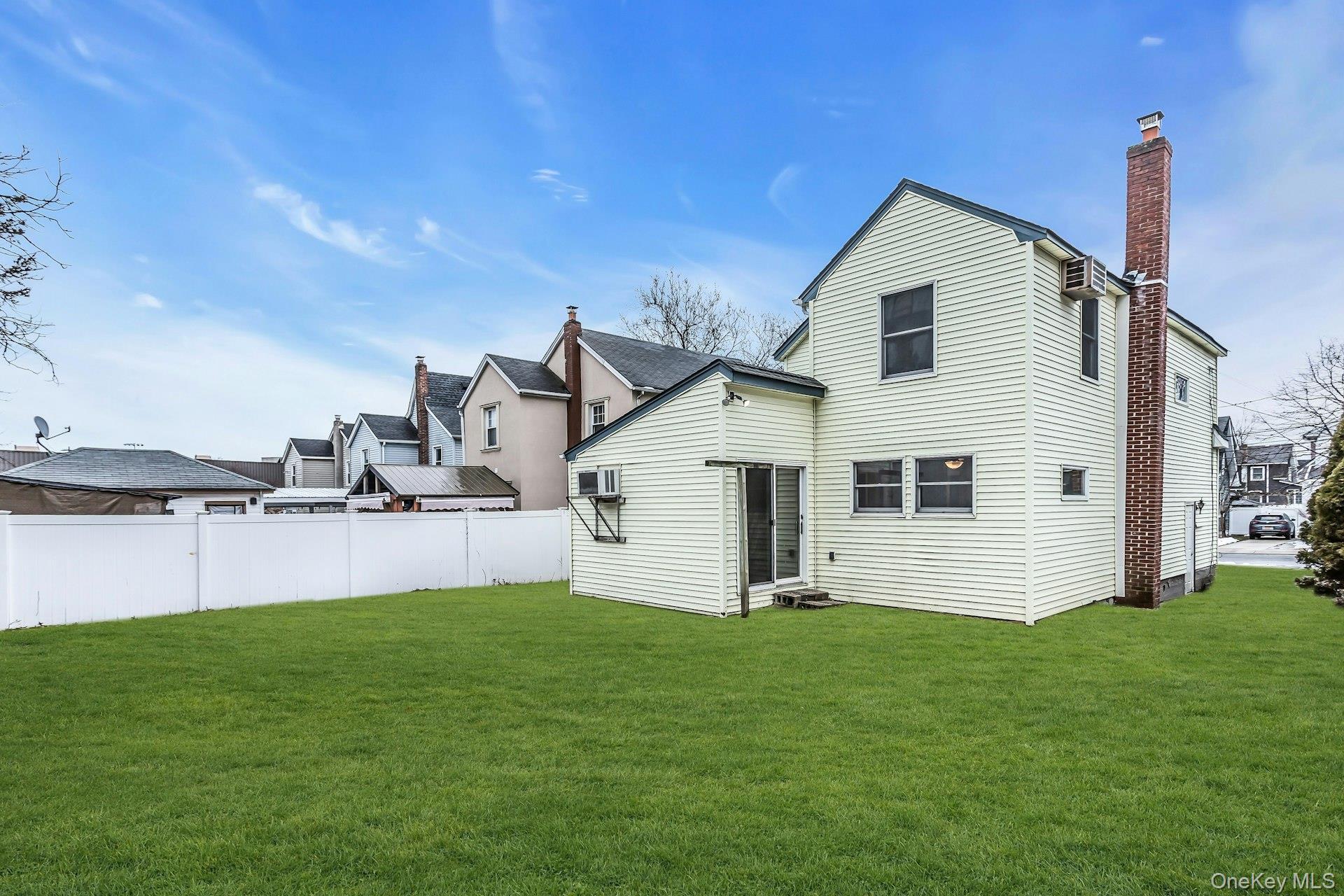 11 Merton Avenue – For Sale photo 27